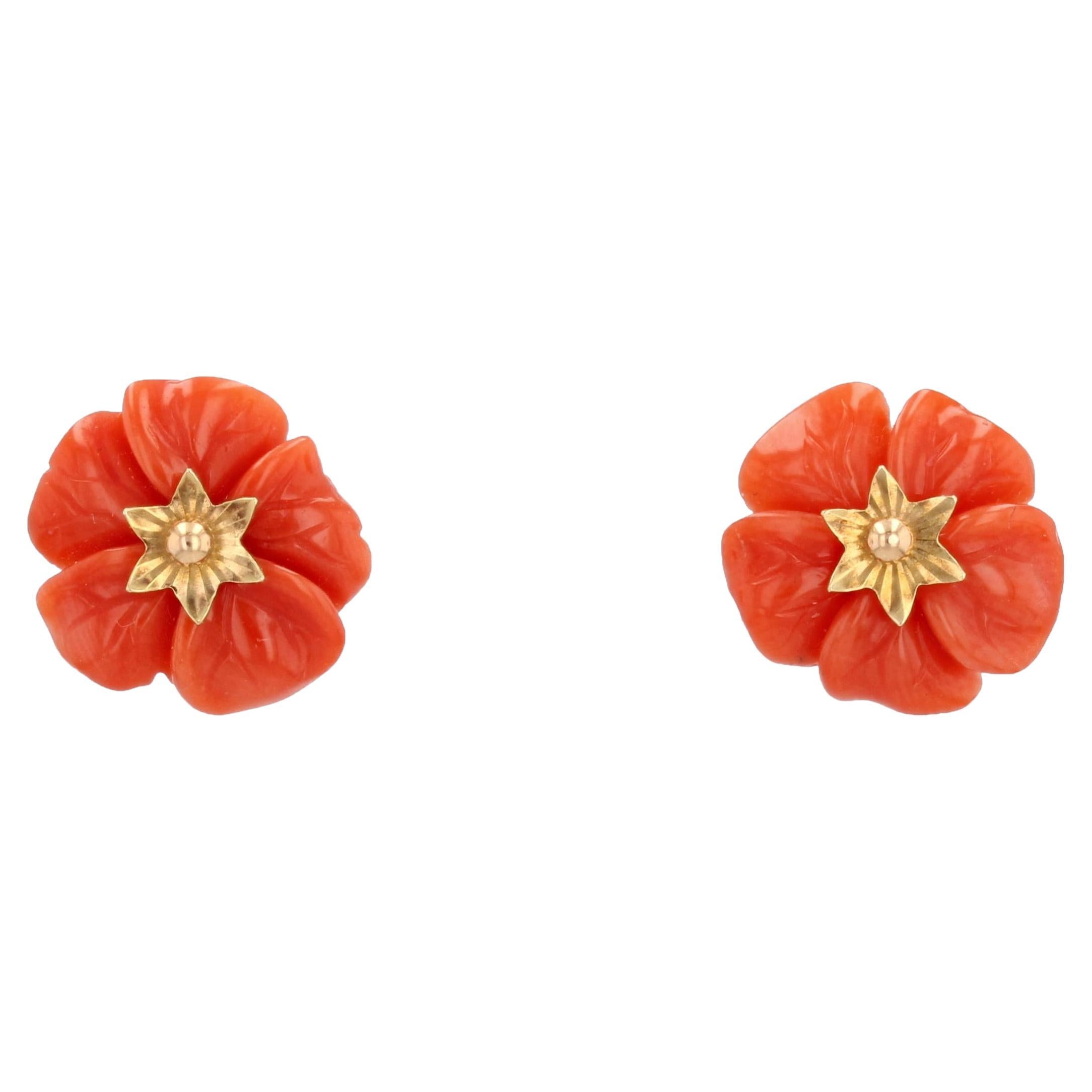 1960s Mediterranean Coral 18 Karat Yellow Gold Flower Stud Earrings For Sale