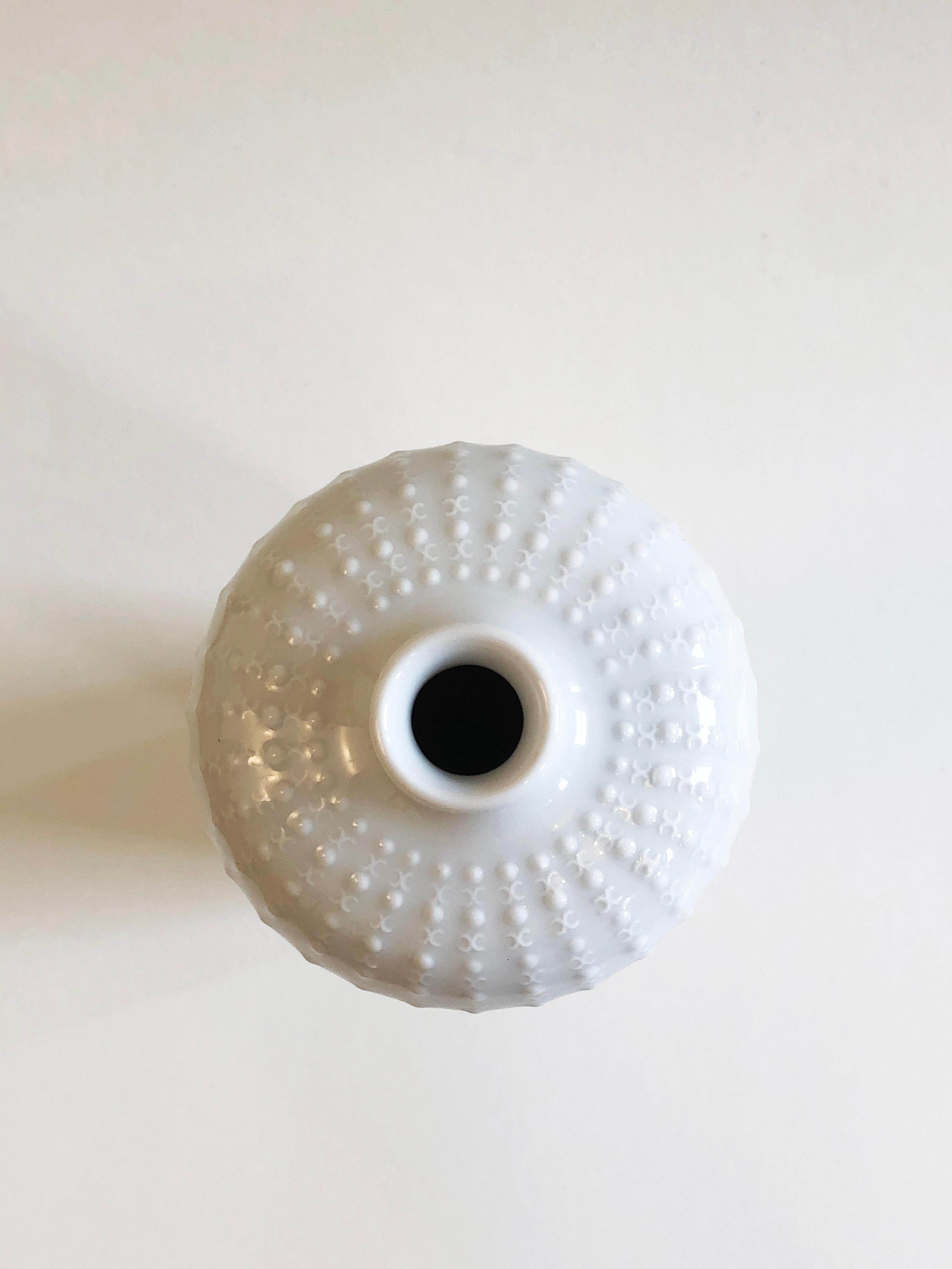 Hand-Crafted 1960s Meissen Porzellan Vase ''Fernsehturm'' von Ludwig Zeppner 'Blanc de Chine' For Sale