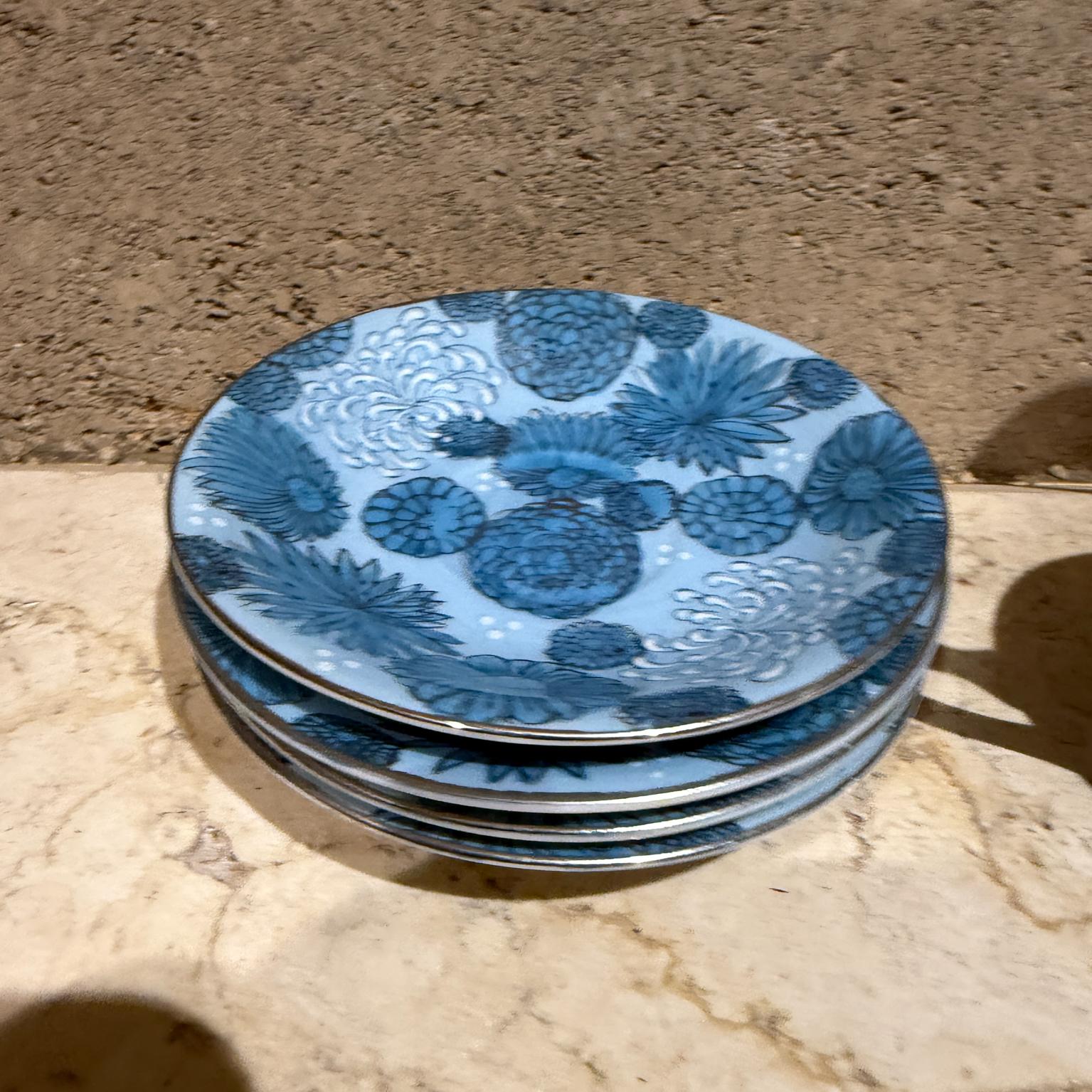 1960s Meito Japan Blue Floral Porcelain Tea Set In Good Condition For Sale In Chula Vista, CA