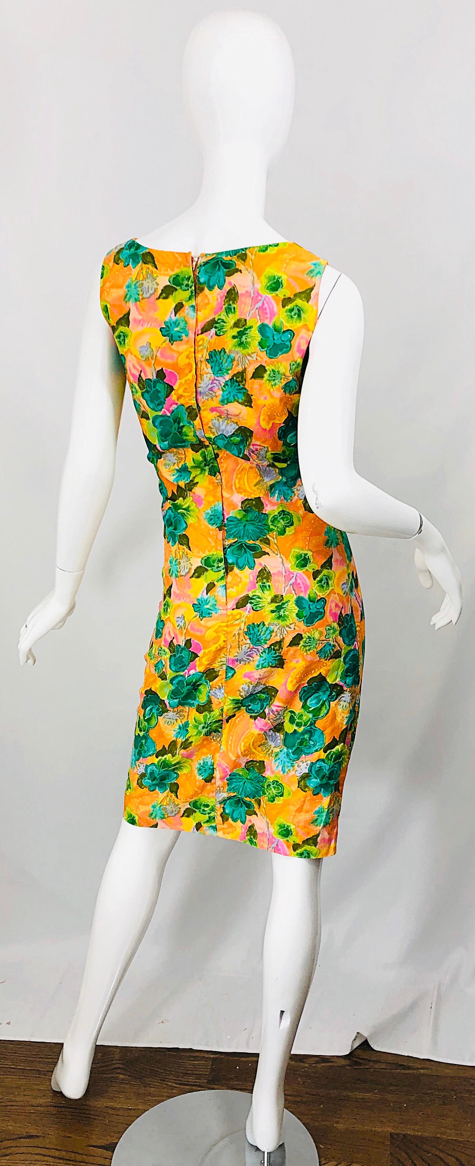 Melo of California - Robe fourreau vintage à imprimé de fleurs orange, vert et rose, années 1960 Excellent état - En vente à San Diego, CA