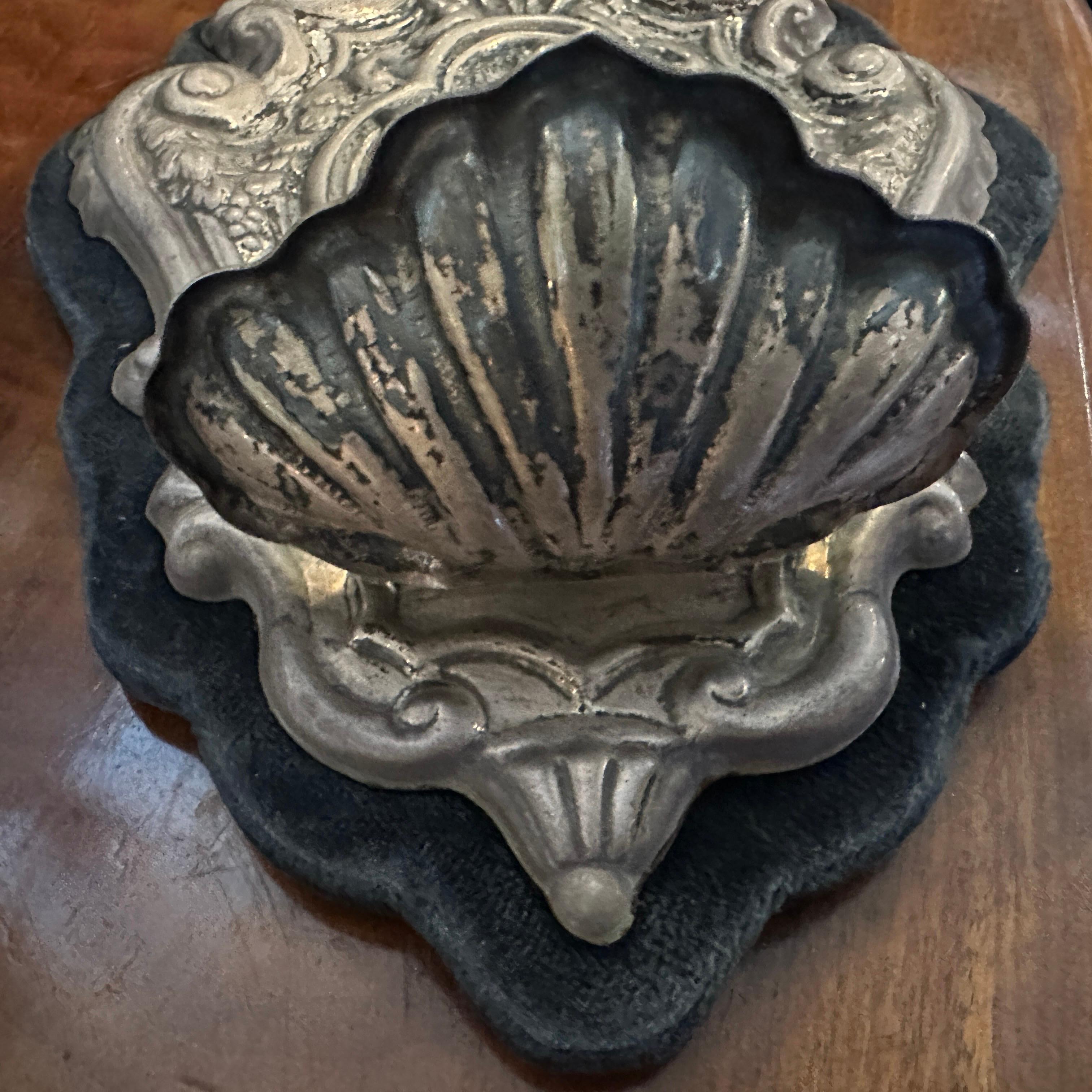1960s Metal and Velvet Italian Holy Water Stoup In Good Condition For Sale In Catania, Sicilia