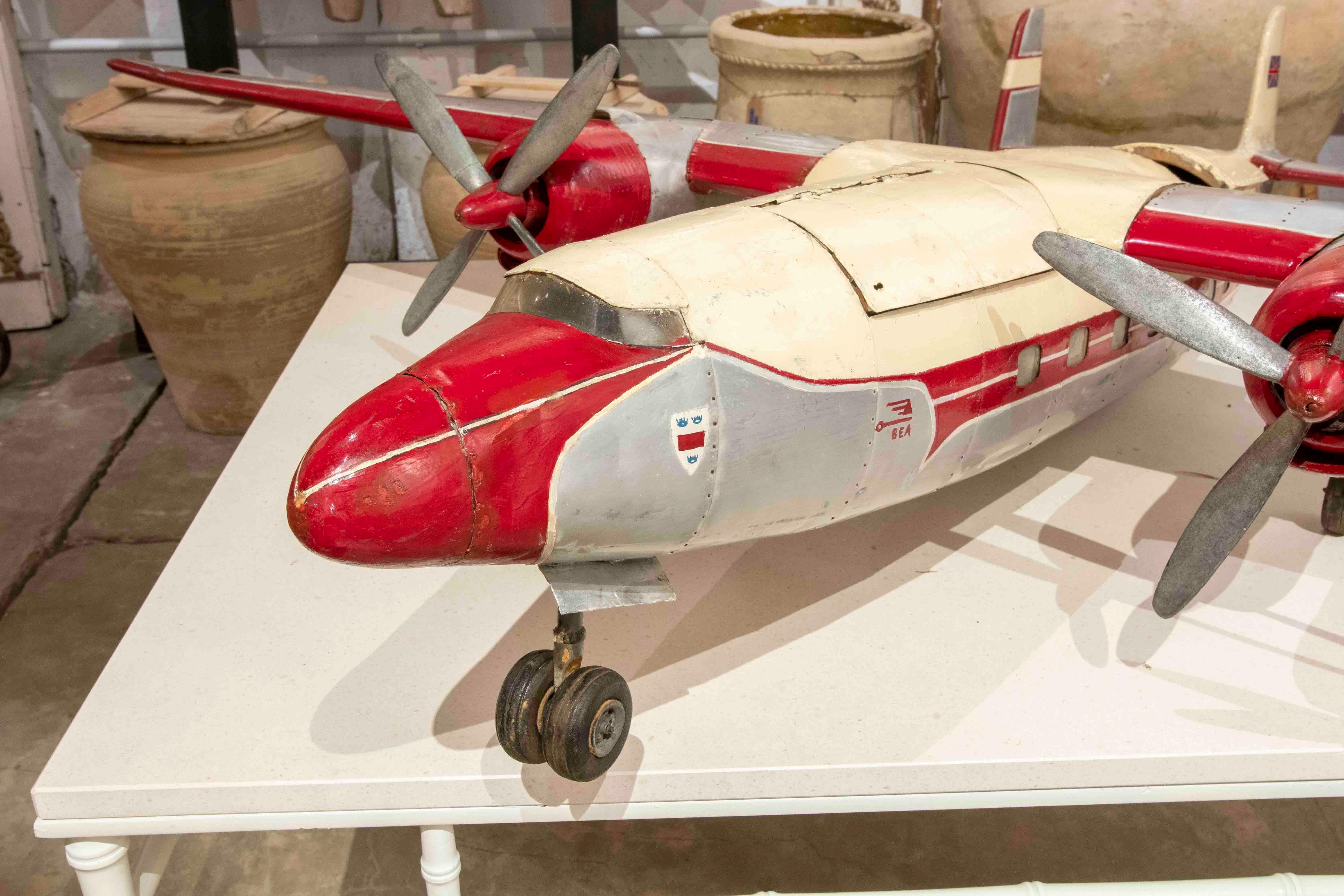 Maquette d'avion en métal, bois et acier des années 1960  Bon état - En vente à Marbella, ES