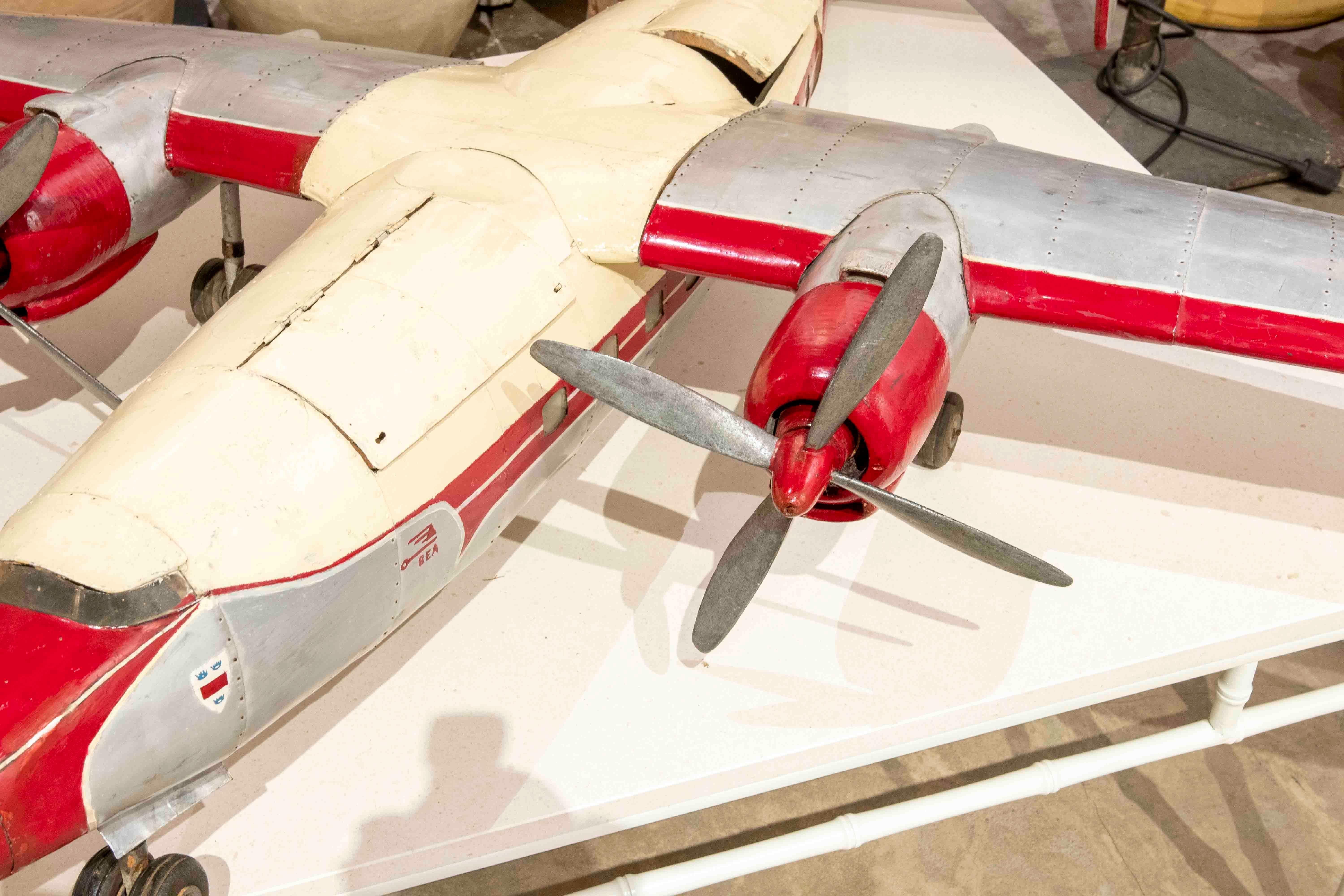 20ième siècle Maquette d'avion en métal, bois et acier des années 1960  en vente