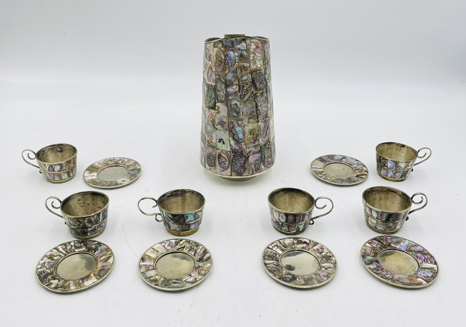 Metà XX secolo Set di brocche d'acqua messicane in argento e abalone degli anni '60, dopo Los Castillos in vendita