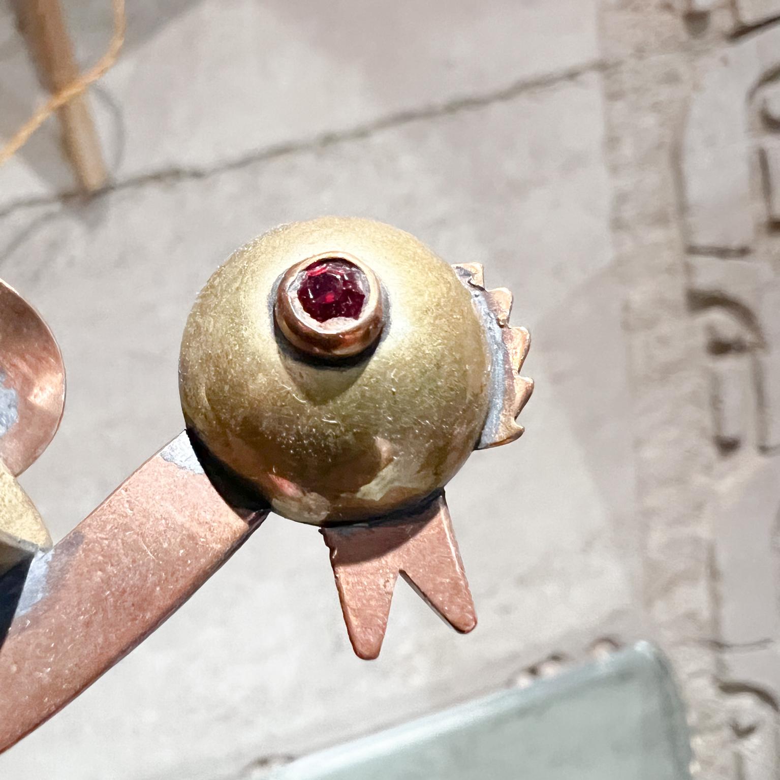 Cendrier mexicain des années 1960 en métal mélangé avec yeux rouges rubis de Los Castillo en vente 3