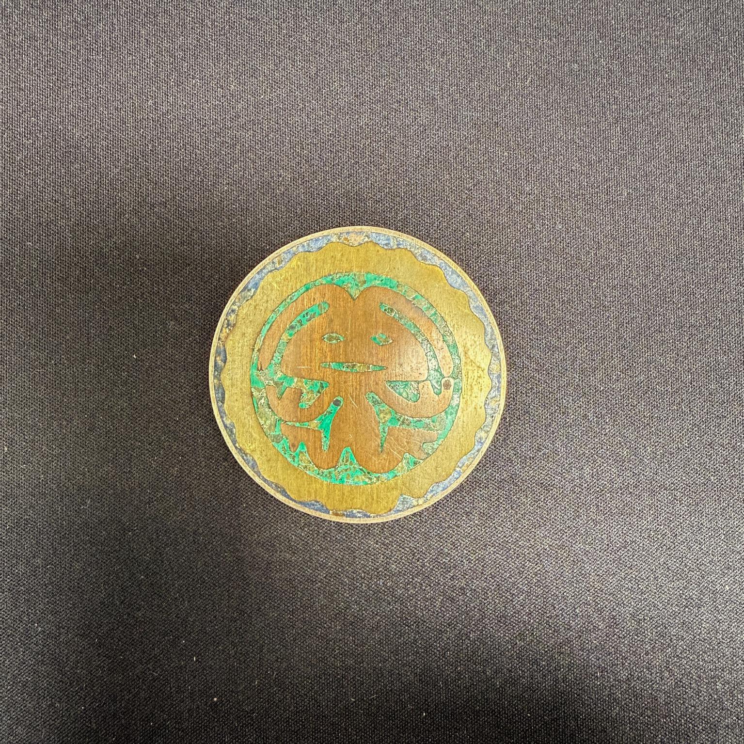 Mexican Modernist Pin Malachite and Silver
2 1/16 diameter x .25 d
Preowned vintage
Refer to listed images