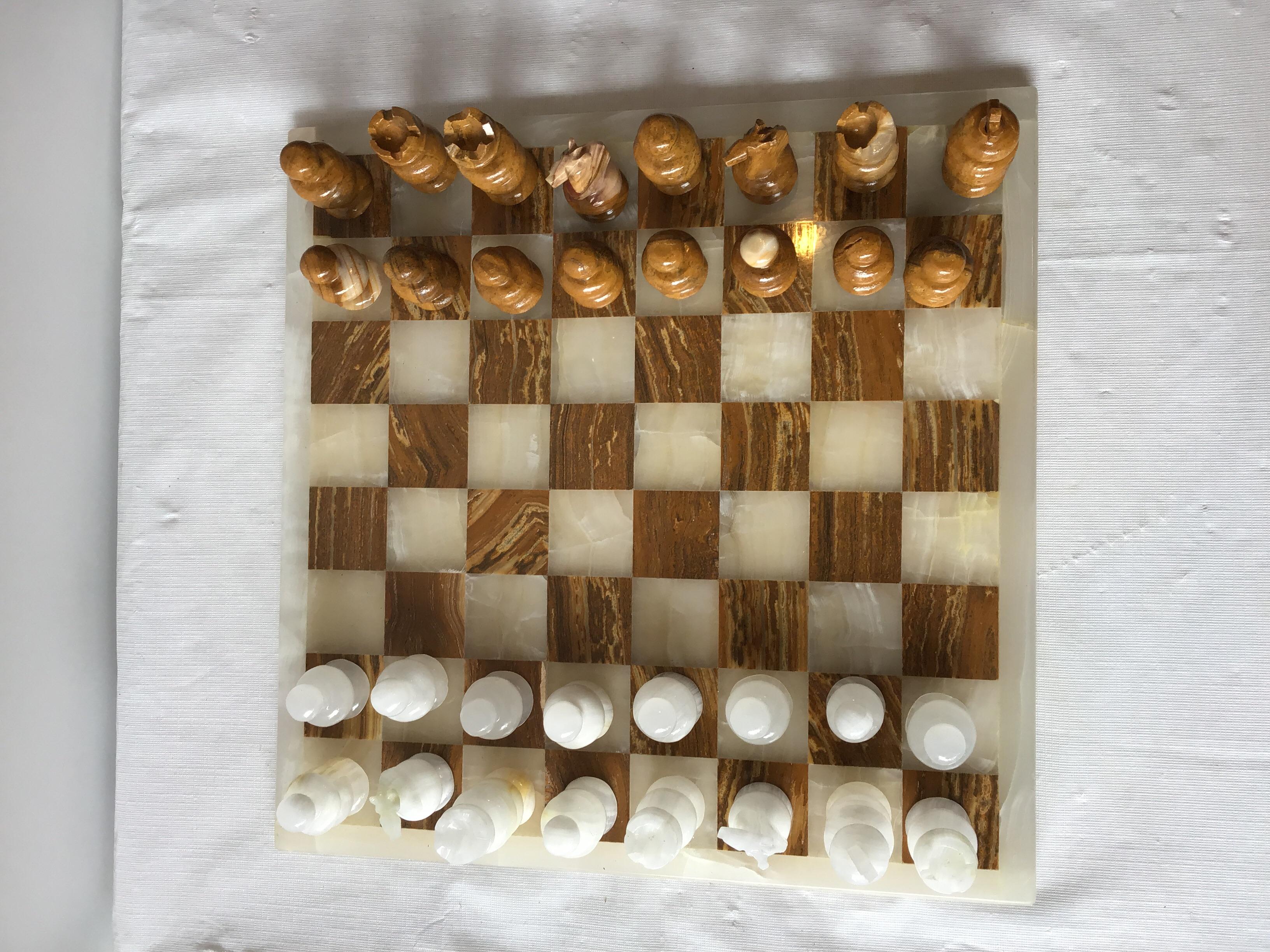 1960s Mexican Onyx Chess Set 3