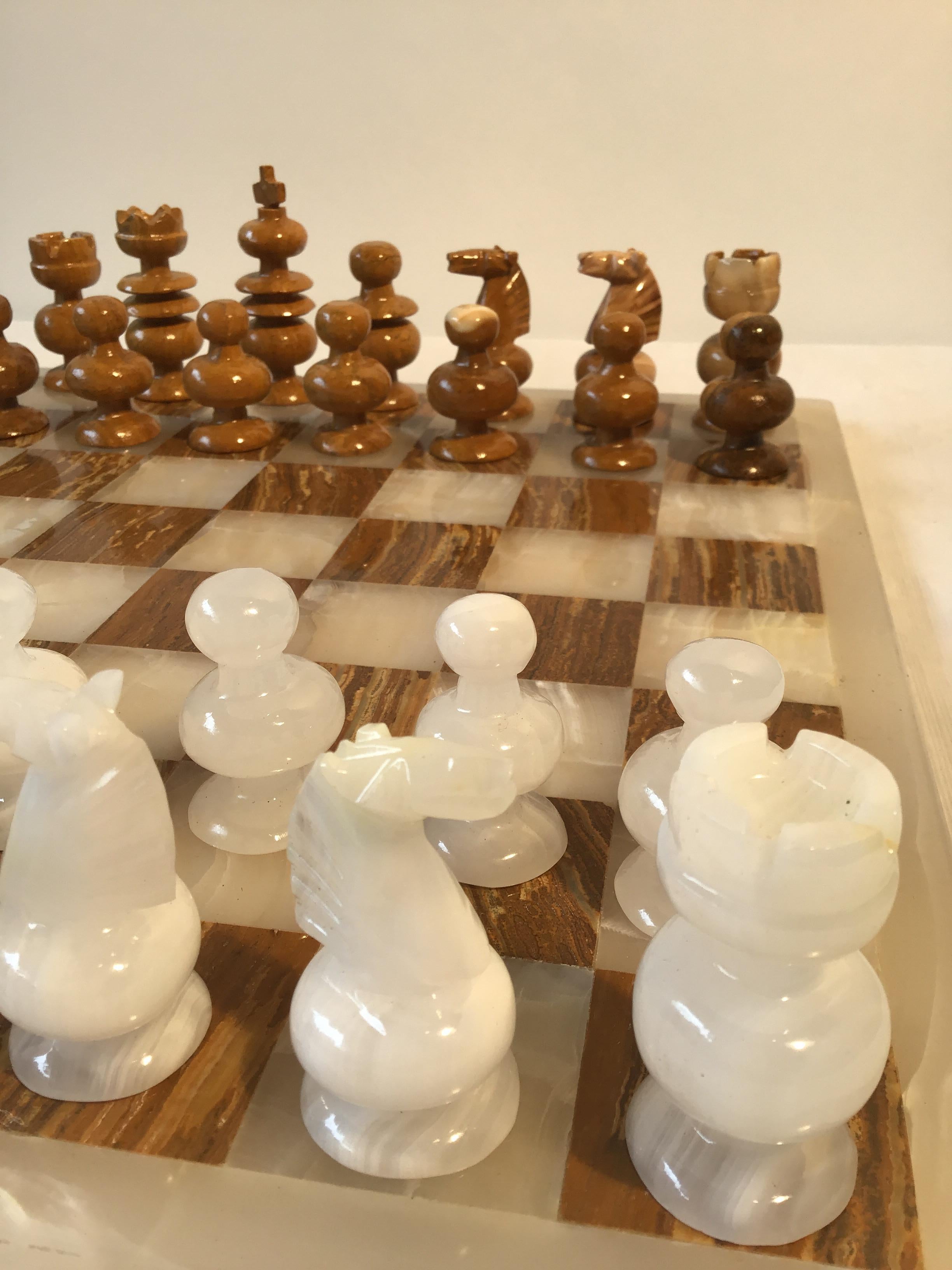 1960s Mexican Onyx Chess Set In Good Condition In Tarrytown, NY