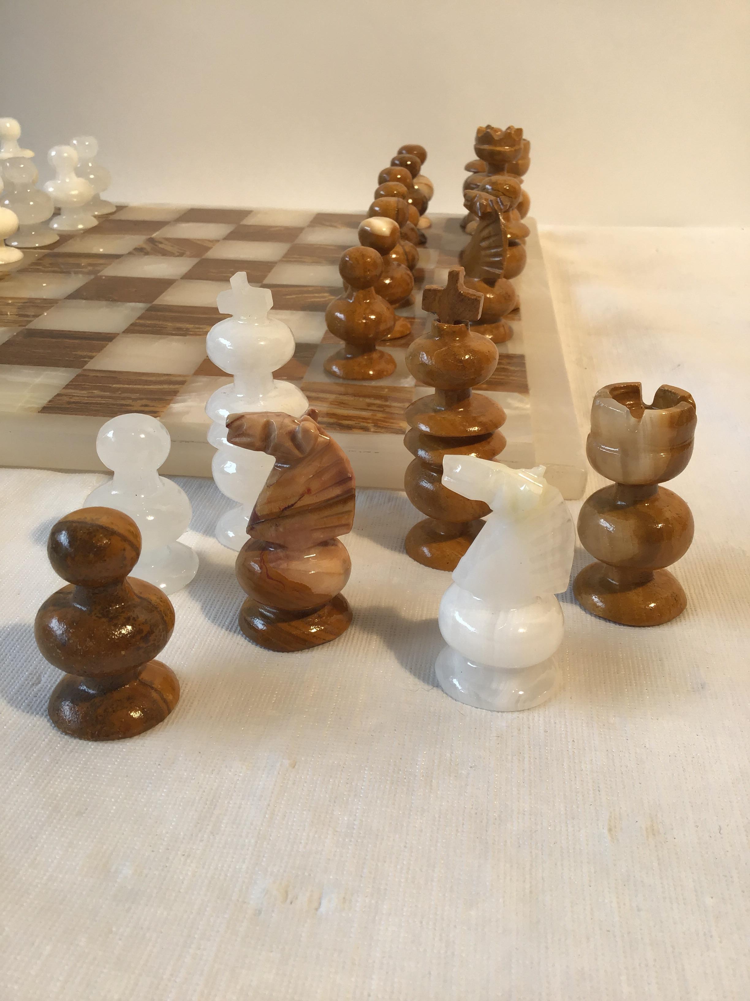 1960s Mexican Onyx Chess Set 2