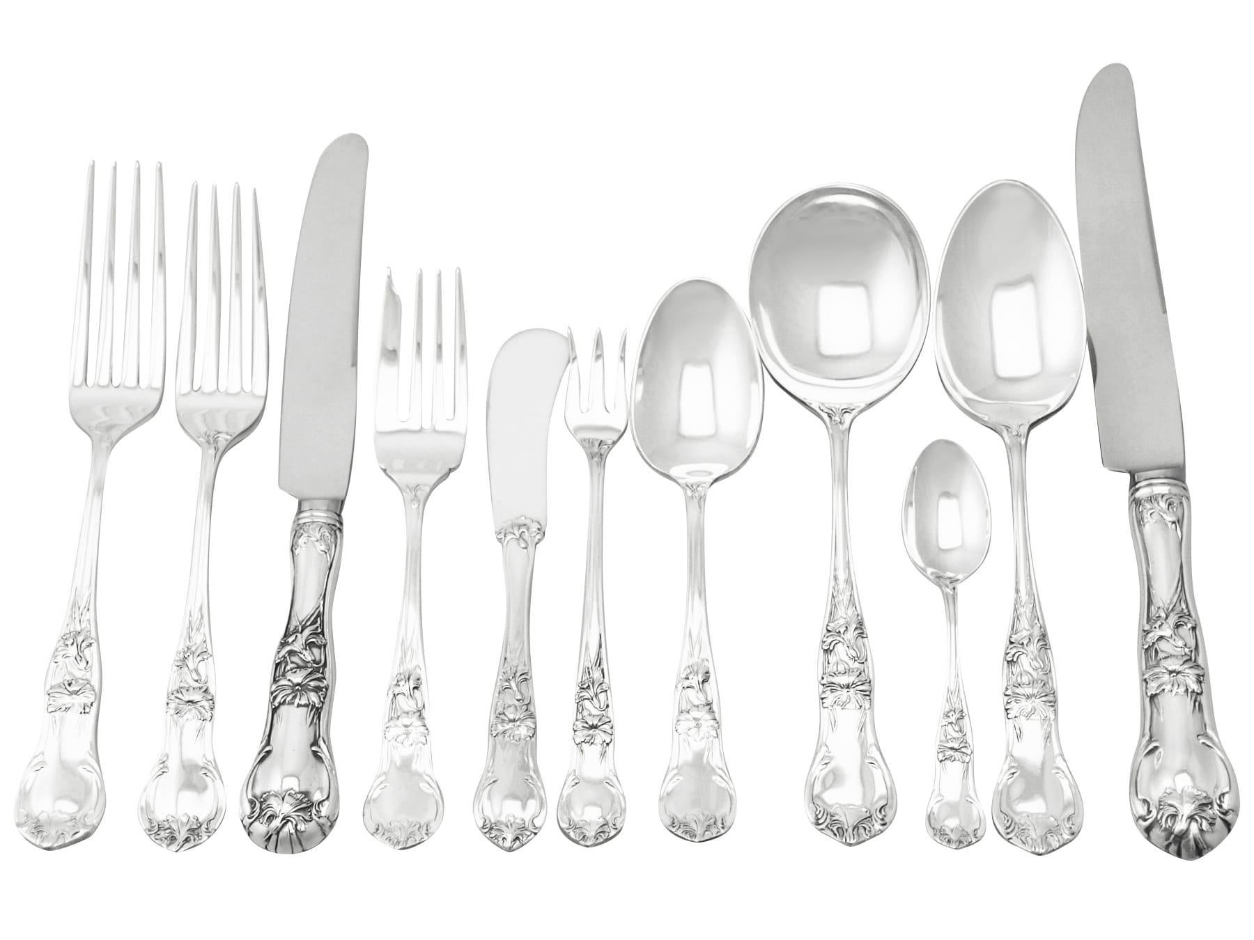 A fine and impressive, comprehensive vintage Mexican sterling silver straight Grenoble style pattern flatware service for twelve persons, an addition to our canteen of cutlery collection.

The pieces of this fine, comprehensive vintage Mexican