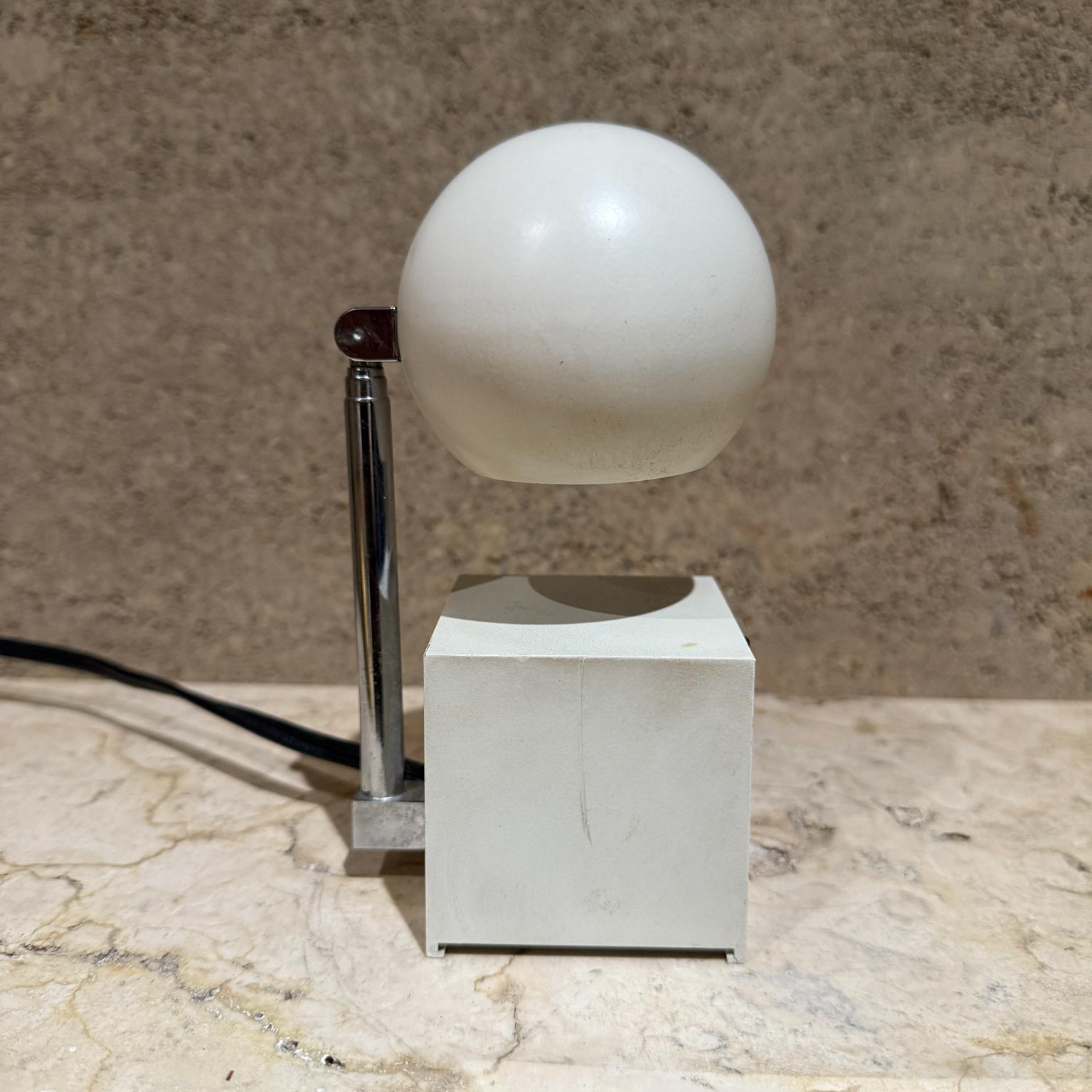 Michael Lax for Lightolier Lytegem Desk Telescoping Task Lamp 1960s
3.38 d x 2.63 w x 6.5 h closed 15.75 h
preowned unrestored vintage condition
wear present scratches dings and marks
Refer to all listed images