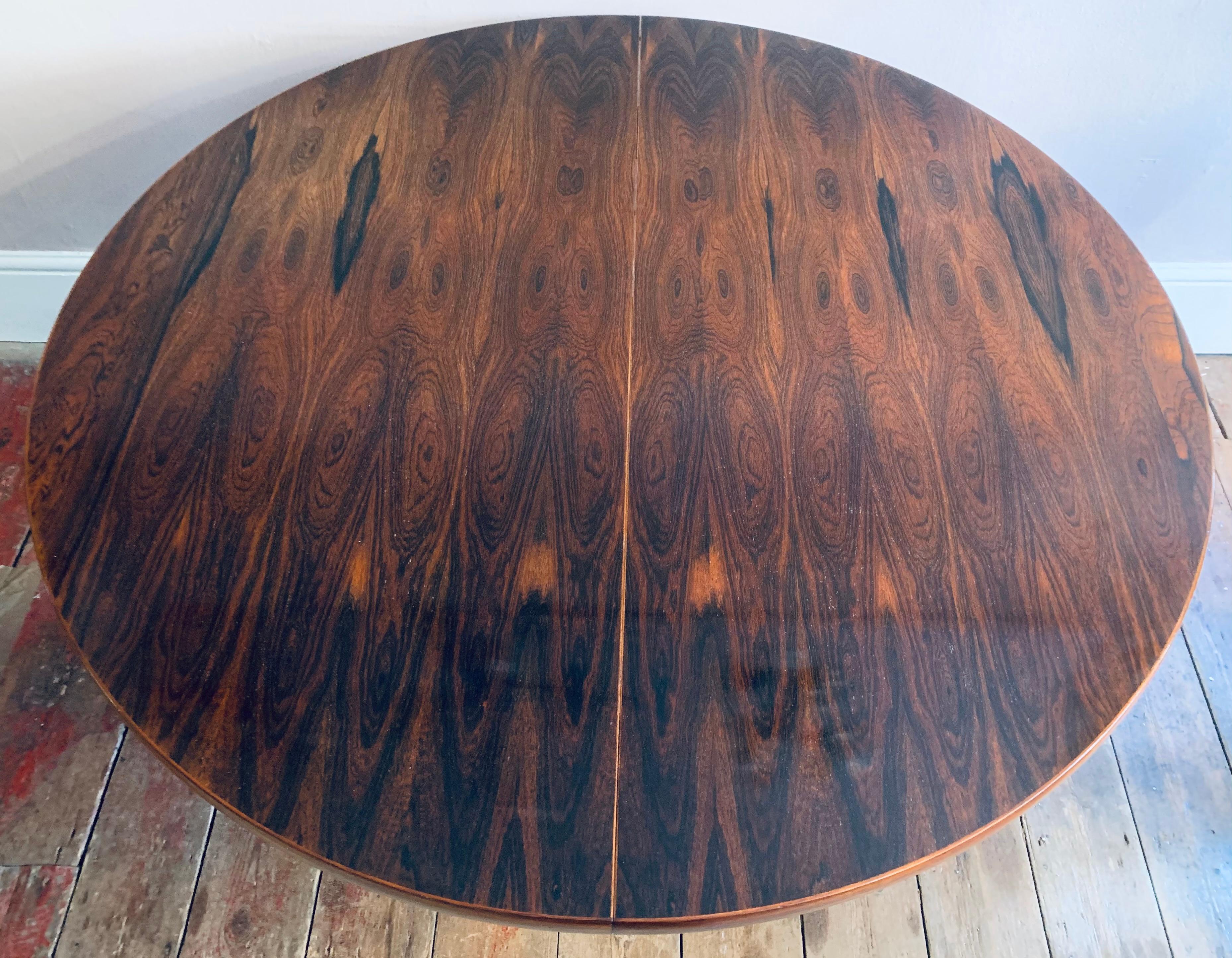 1960s Mid Century AM Mobler Danish Rosewood Extending Oval Pedestal Dining Table In Good Condition In London, GB