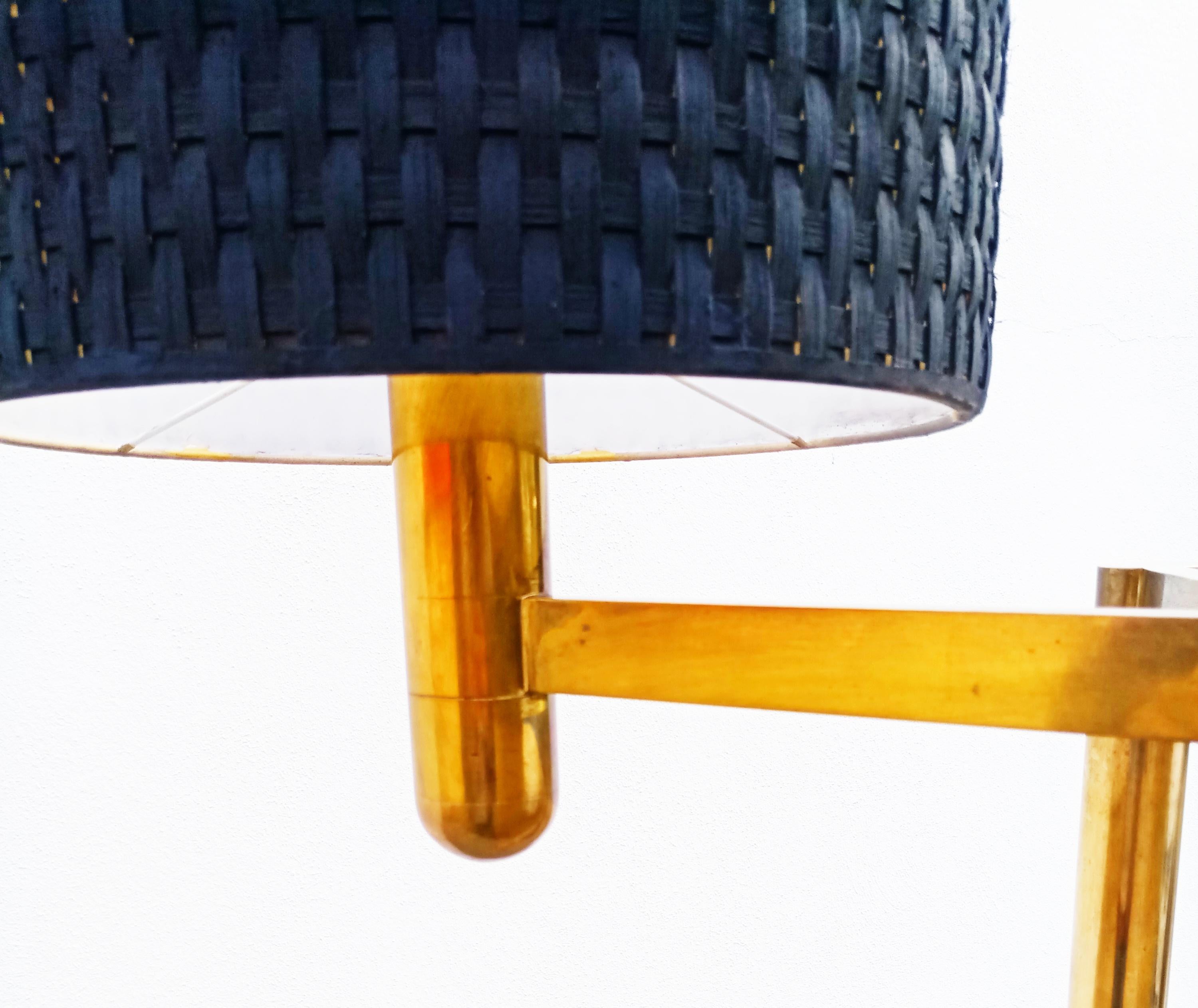 1960s Midcentury Articulate Brass Floor Lamp, France In Good Condition For Sale In L'Escala, ES