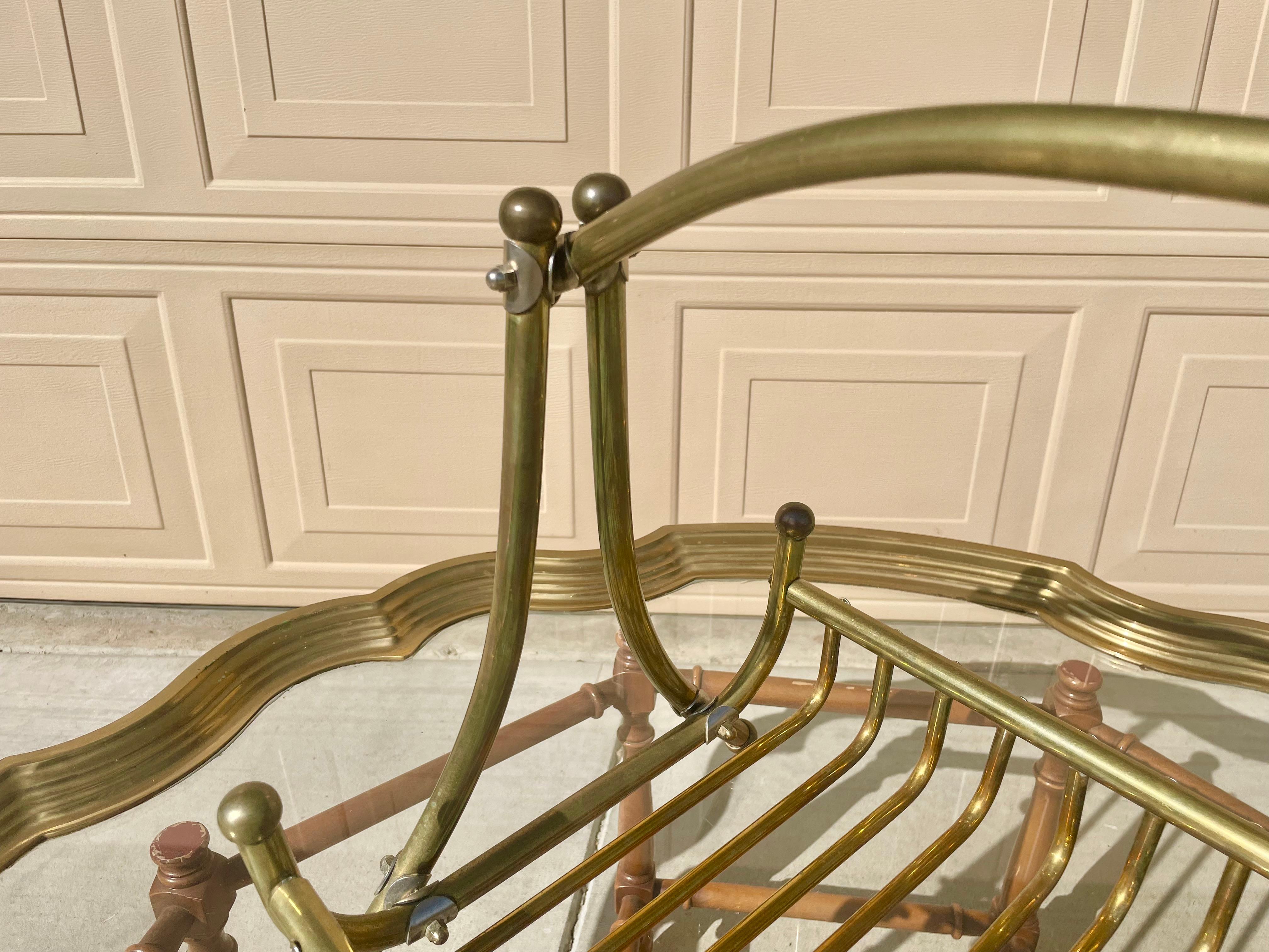 1960s Mid-Century Brass Magazine Rack In Good Condition For Sale In North Hollywood, CA