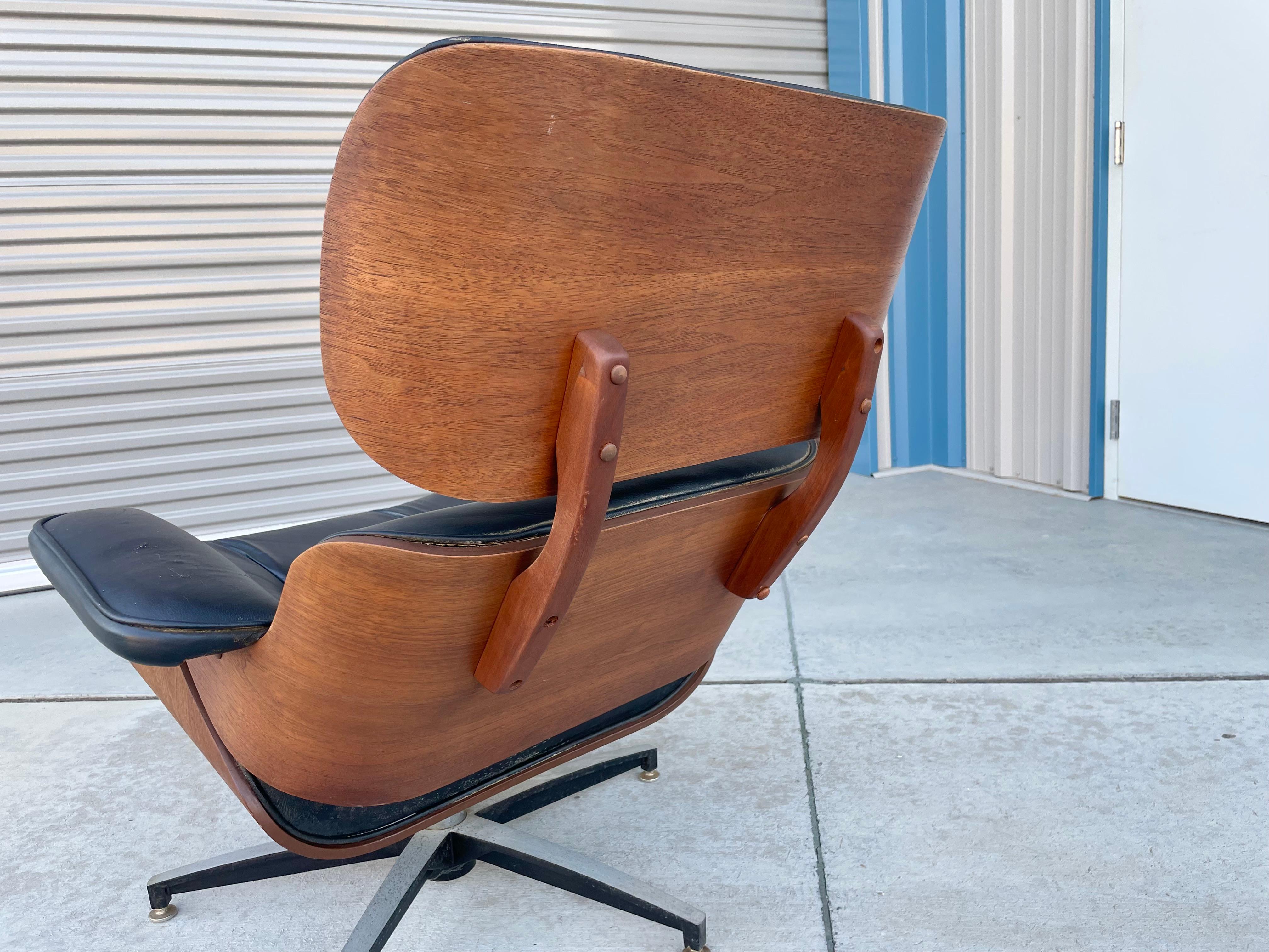 1960s Mid Century Chair and Ottoman Styled After Herman Miller For Sale 2