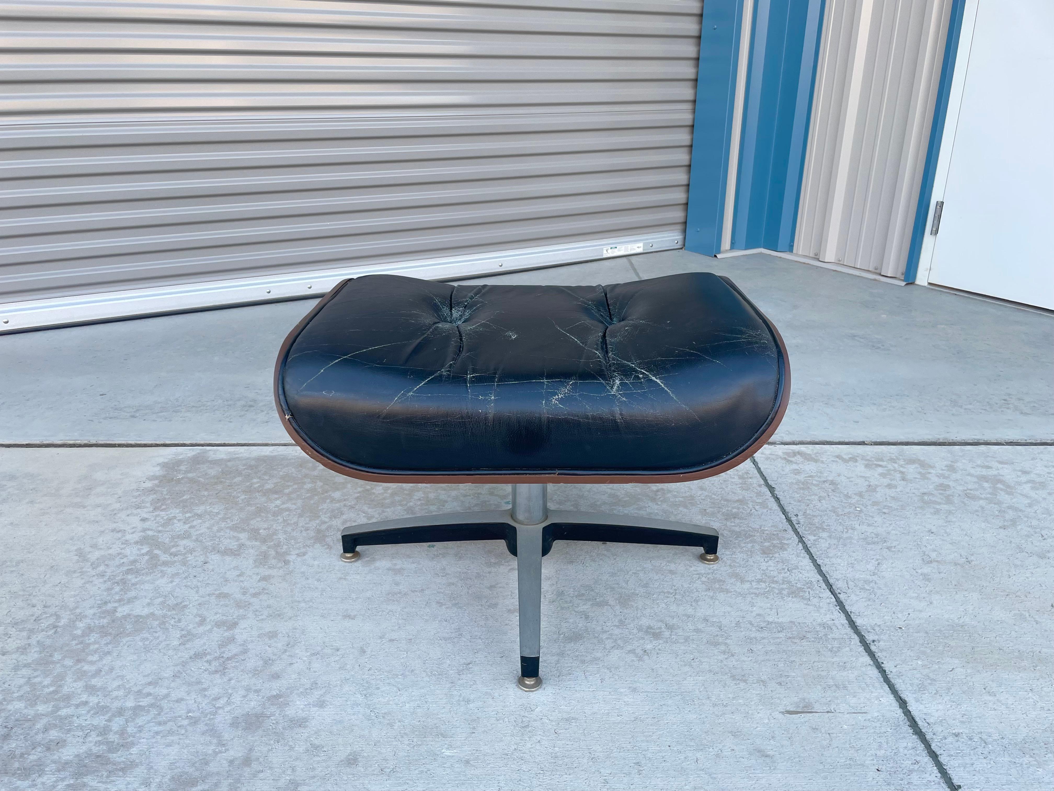 1960s Mid Century Chair and Ottoman Styled After Herman Miller For Sale 4