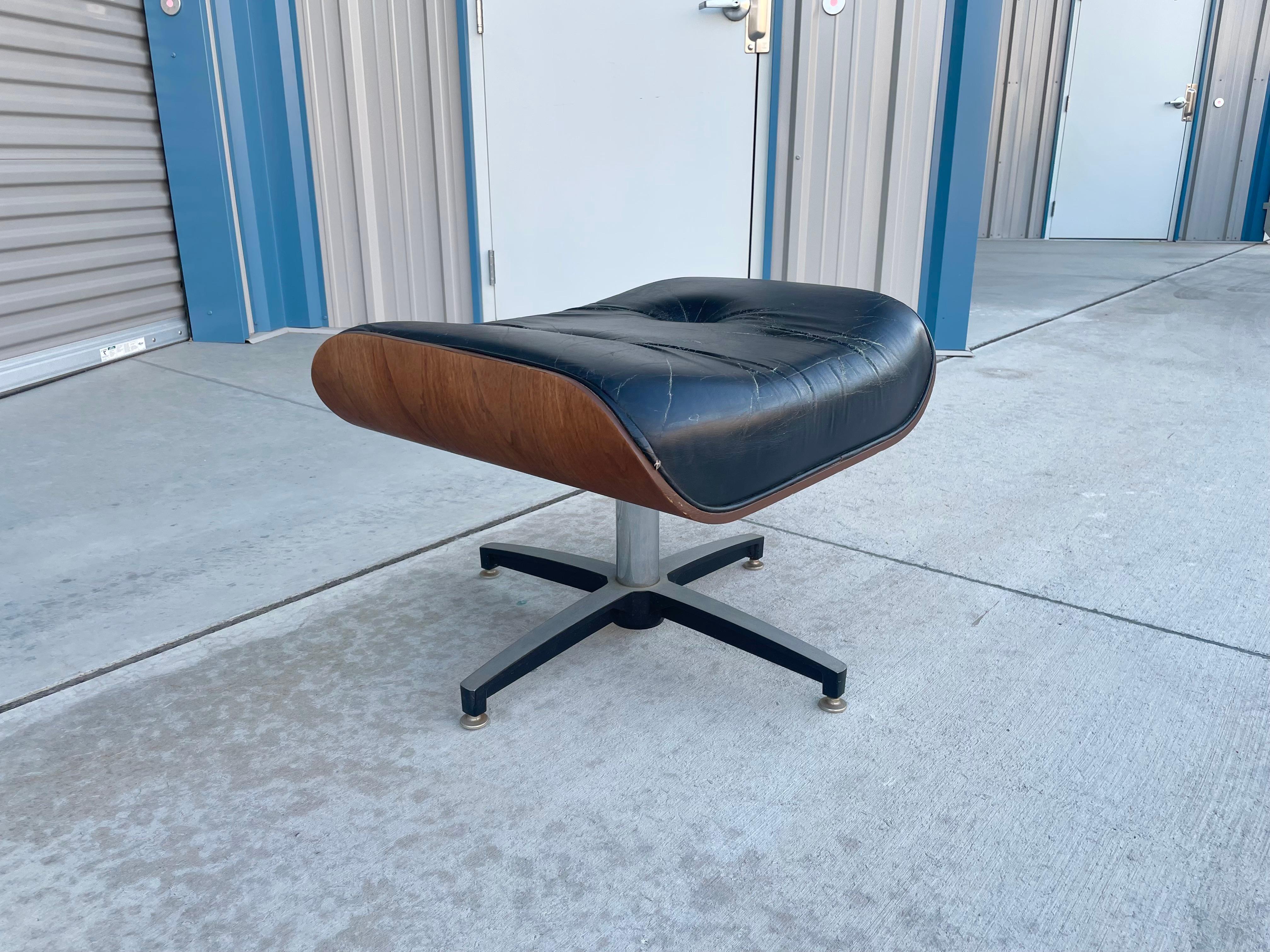 1960s Mid Century Chair and Ottoman Styled After Herman Miller For Sale 5