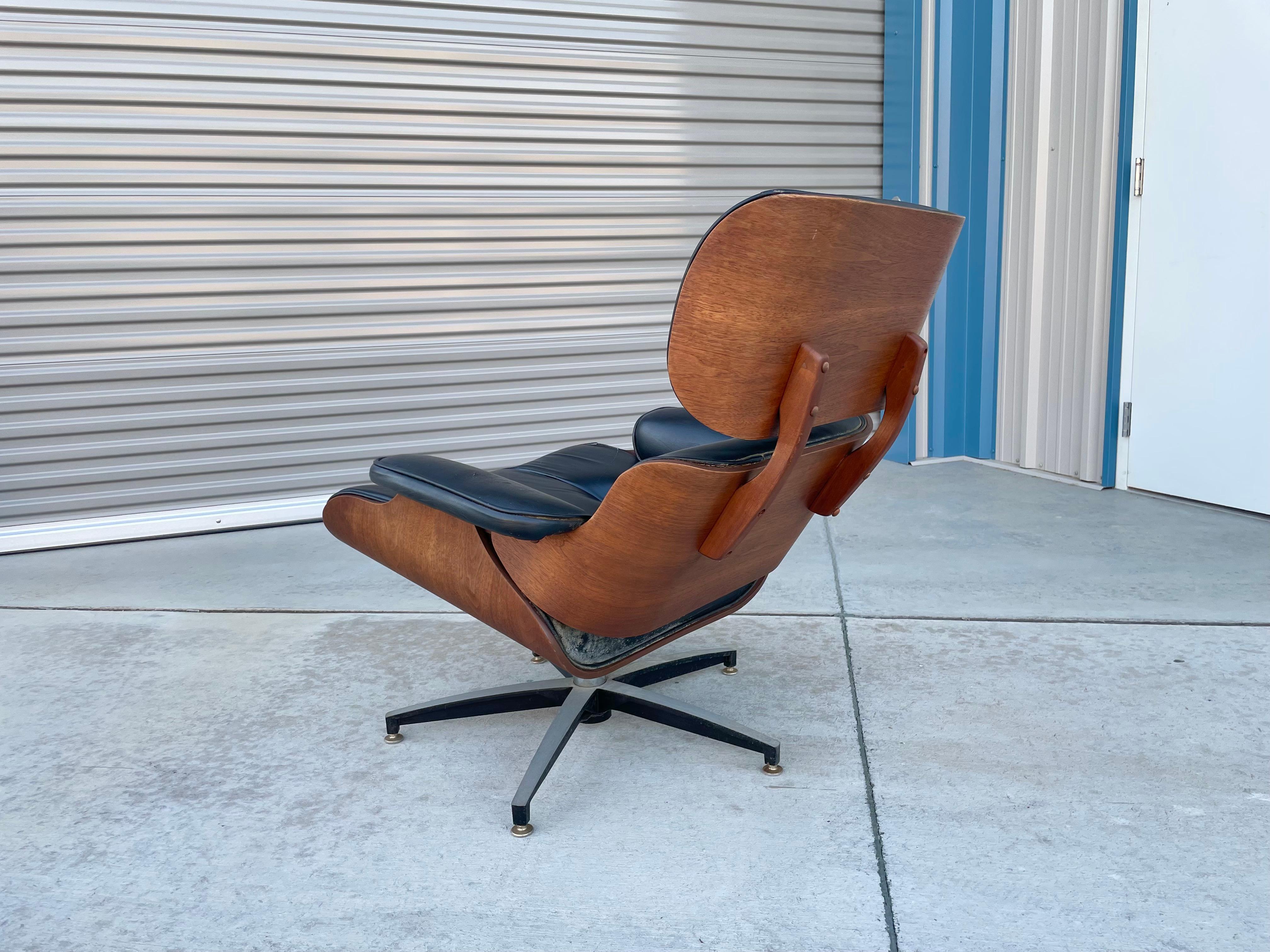 1960s Mid Century Chair and Ottoman Styled After Herman Miller For Sale 1