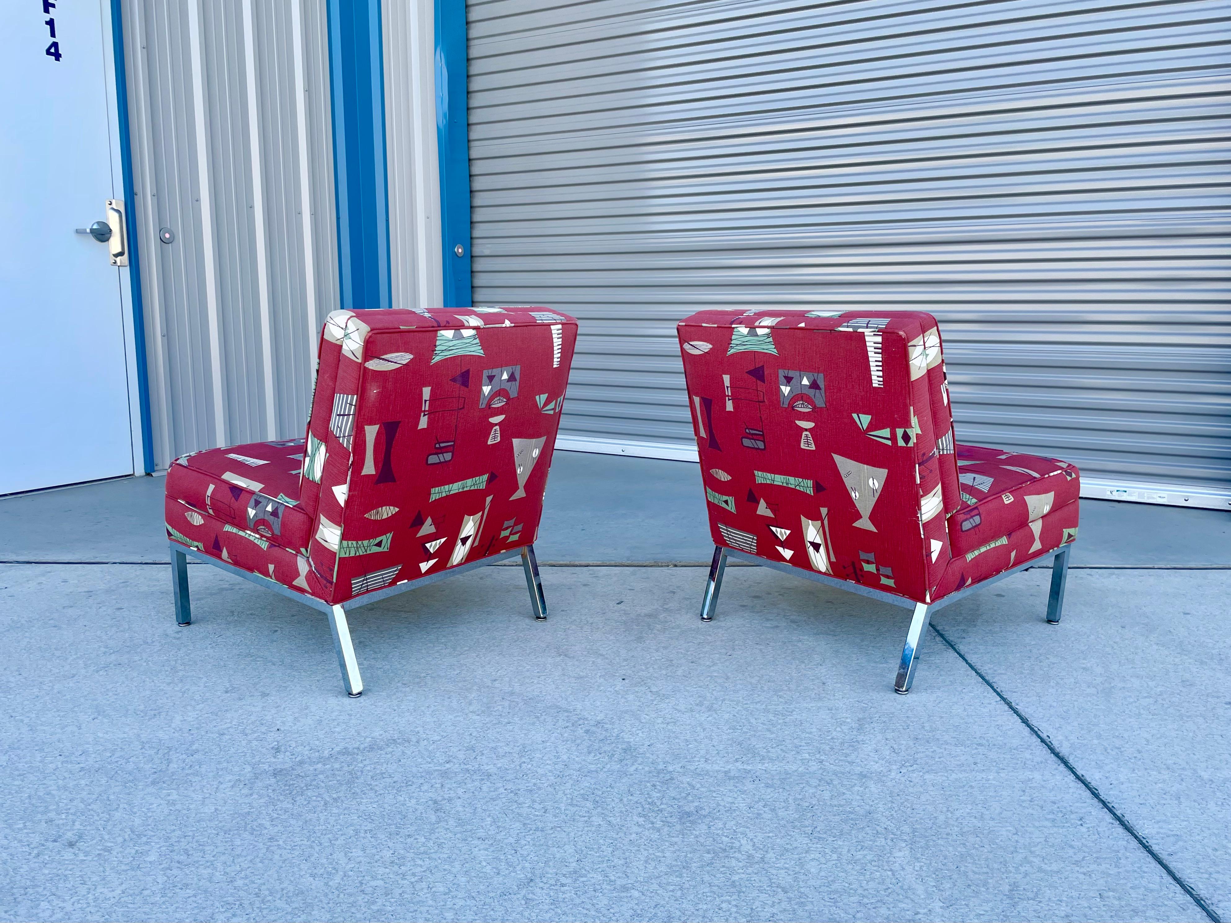 1960s Mid Century Chrome Lounge Chairs Stayed After Florence Knoll Bon état - En vente à North Hollywood, CA