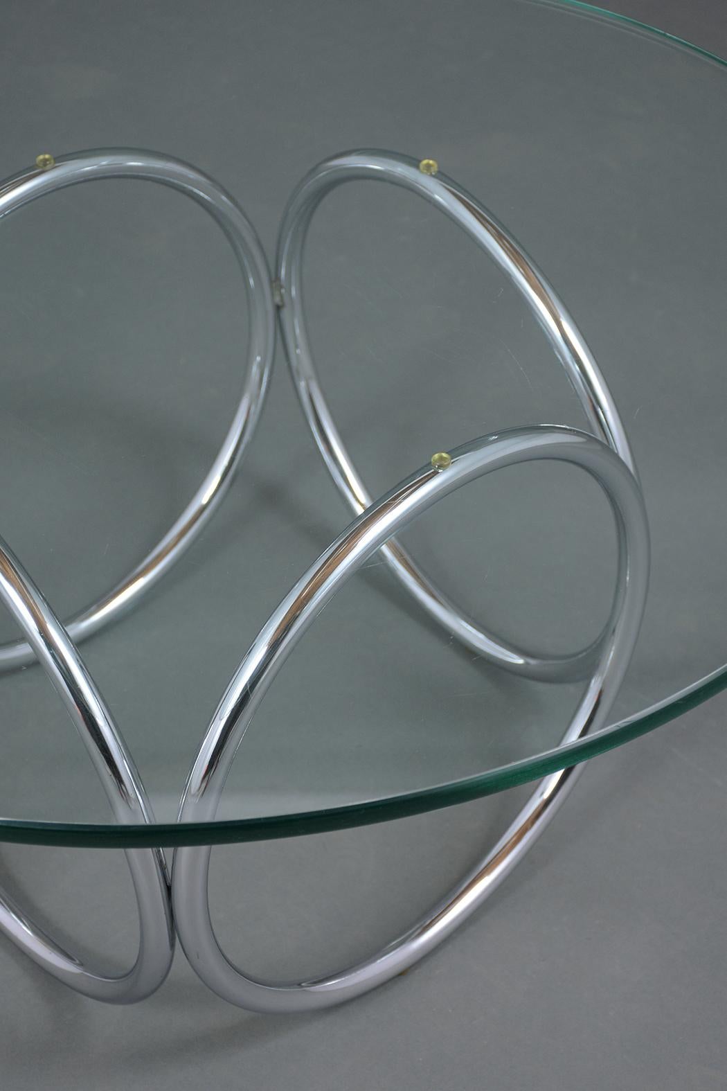 Restored Vintage 1960s Mid-Century Modern Chrome Side Table with Round Glass Top In Good Condition For Sale In Los Angeles, CA