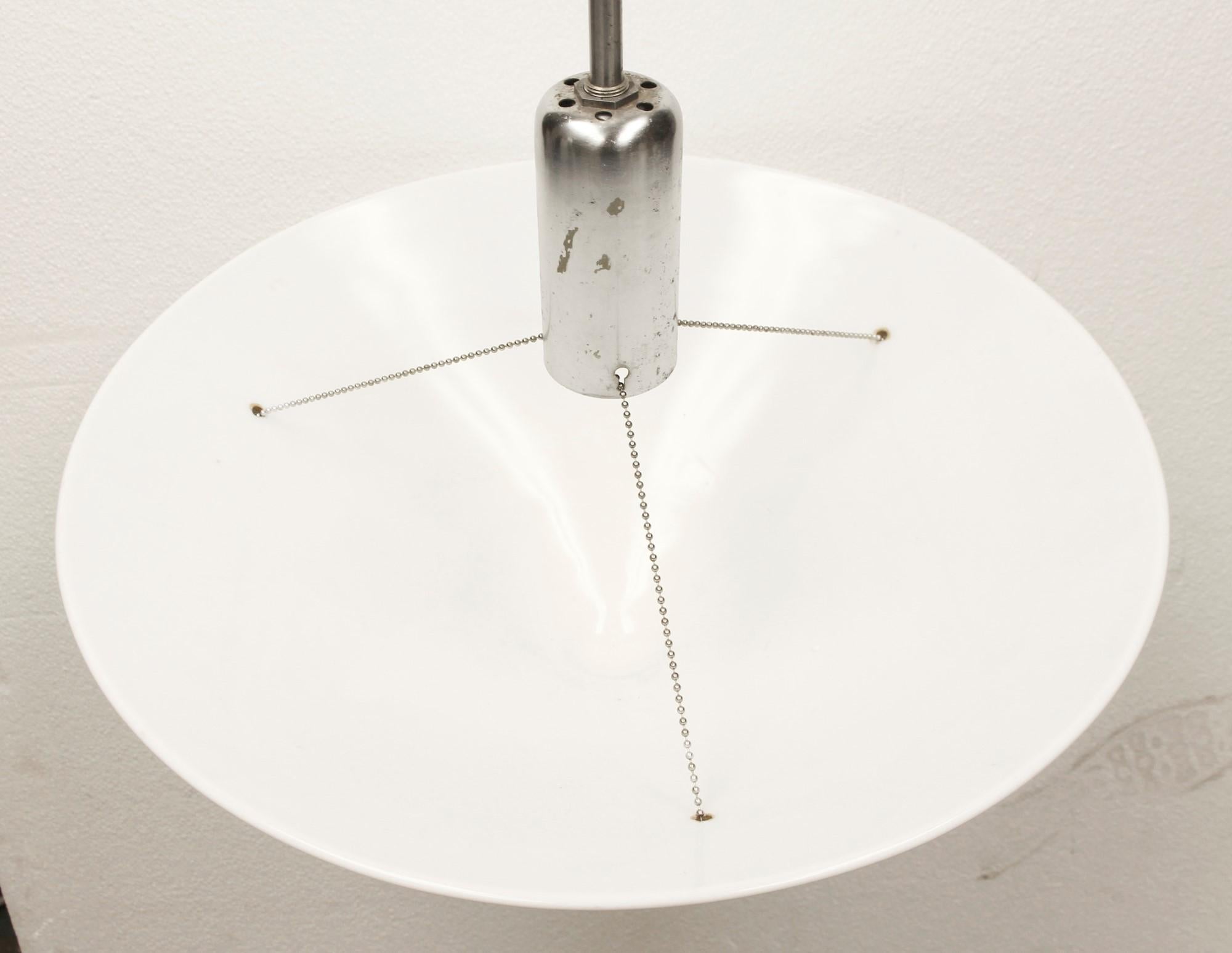 Mid-Century Concentric Circle Dish Saucer Light Pendant In Good Condition For Sale In New York, NY