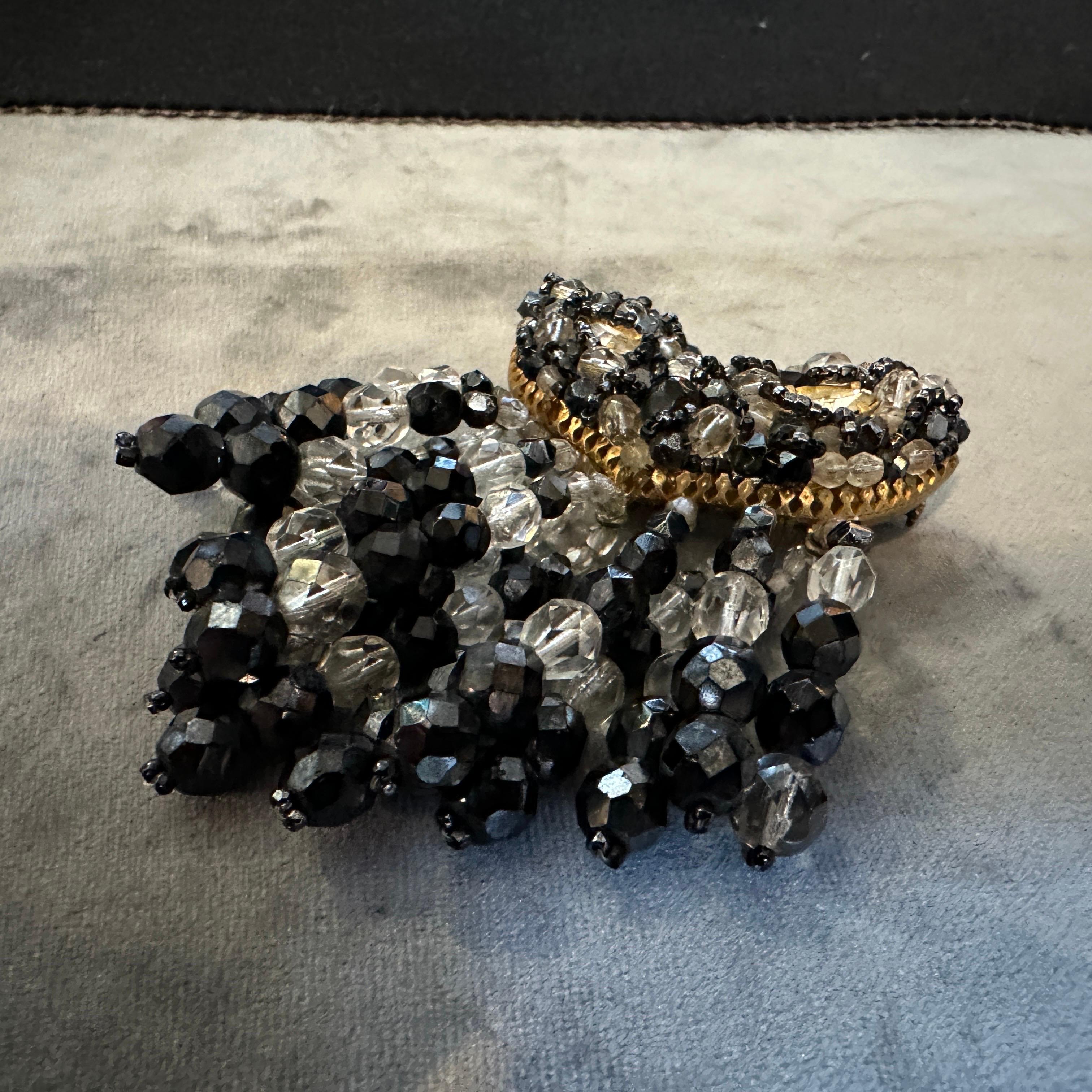 1960s Mid-Century Costume Jewelry Beads and Brass Italian Brooch For Sale 1