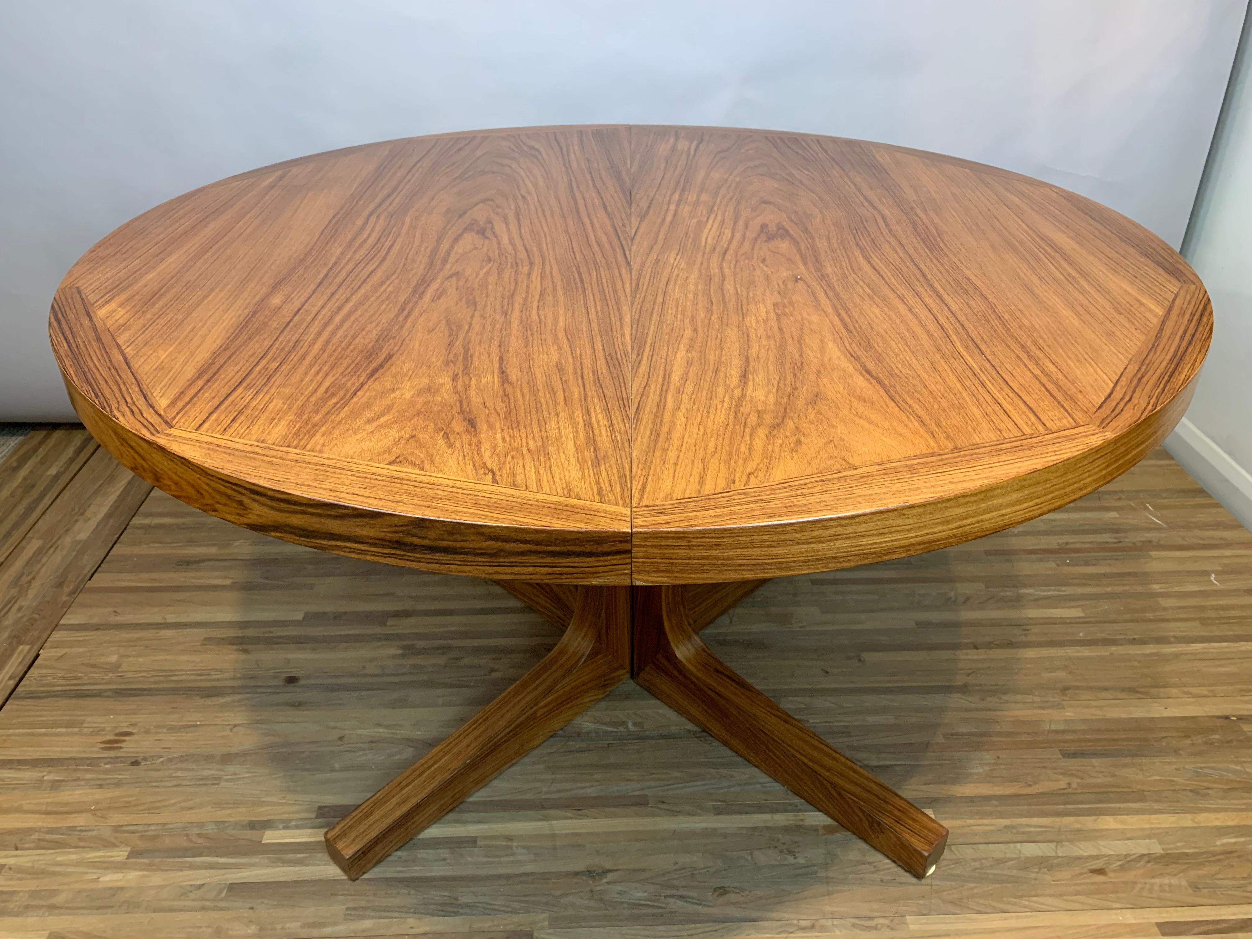 1960s Mid-Century Danish Dyrlund Rosewood Extendable Pedestal Dining Table 4