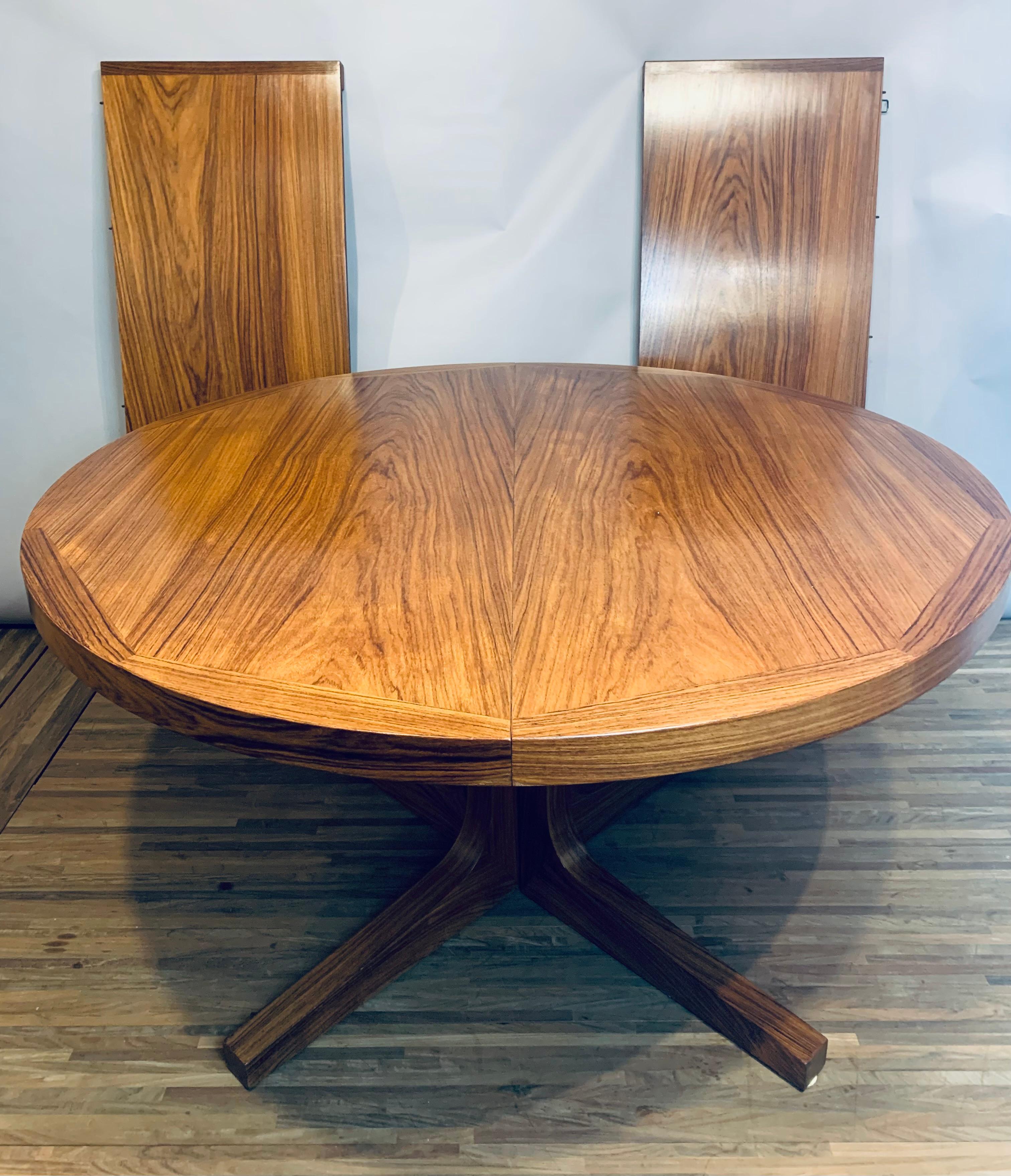 1960s Mid-Century Danish Dyrlund Rosewood Extendable Pedestal Dining Table 9