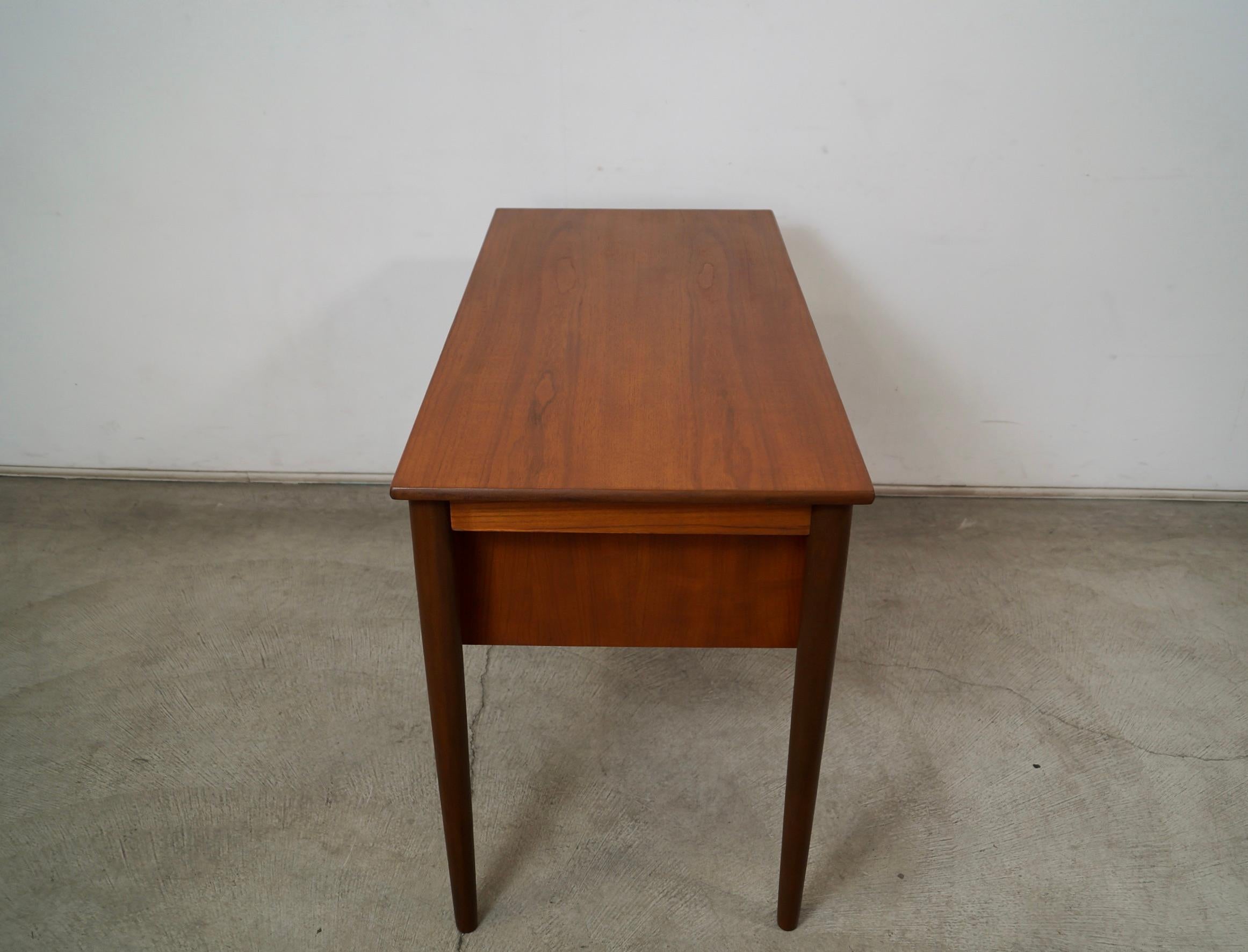 Scrivania in teak della metà del secolo scorso in stile danese moderno di Arne Vodder in vendita 4