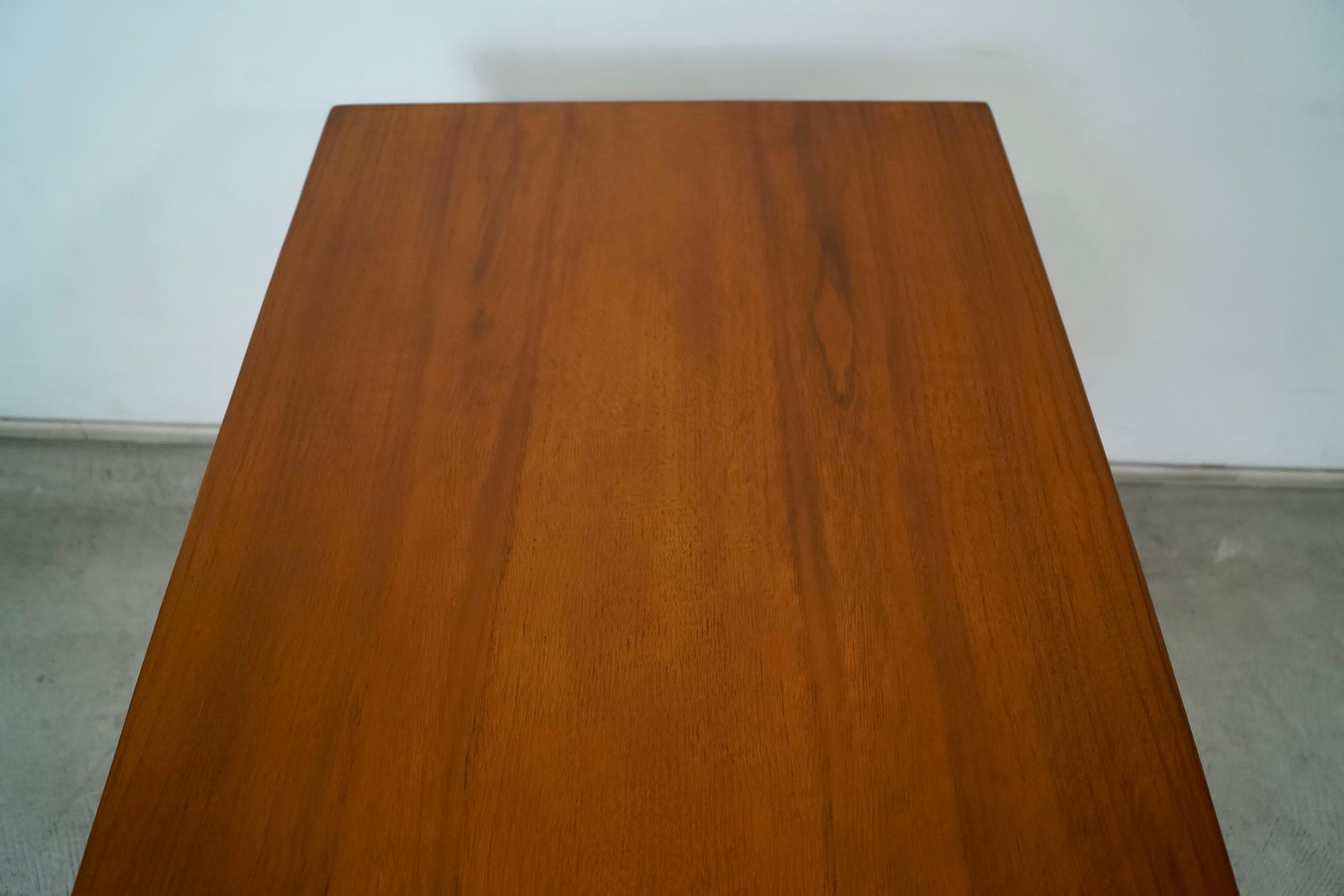 Scrivania in teak della metà del secolo scorso in stile danese moderno di Arne Vodder in vendita 11