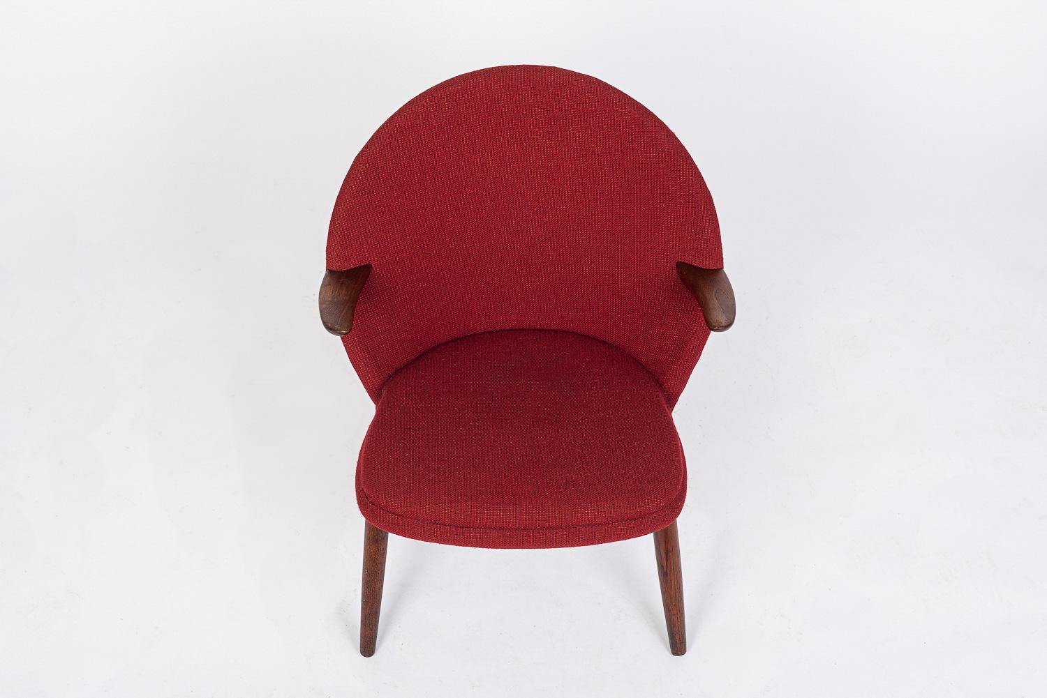 1960s Mid Century Danish Modern Red Lounge Chairs by Kurt Olsen In Good Condition For Sale In Detroit, MI