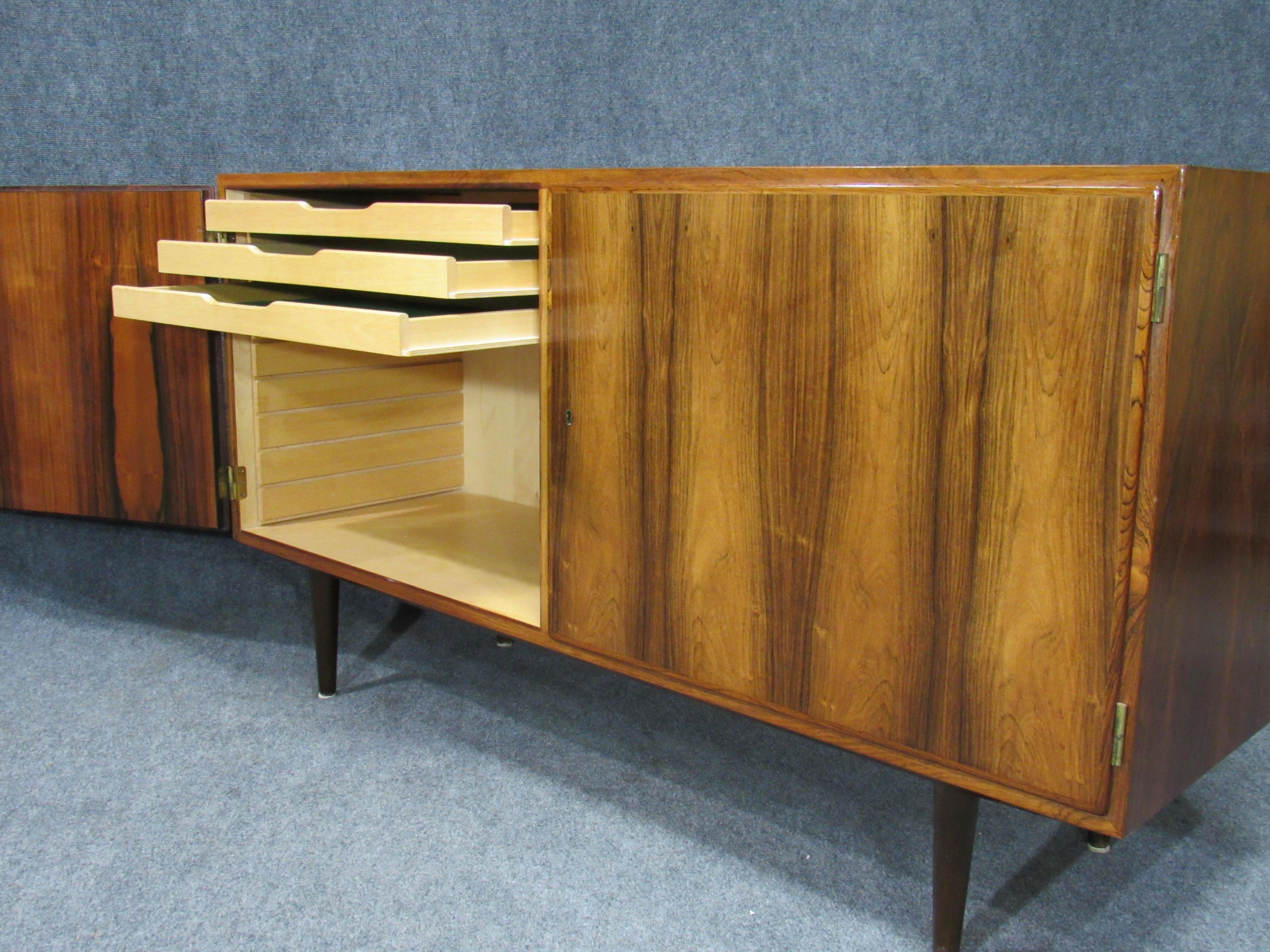 1960s Midcentury Danish Modern Rosewood Credenza Sideboard by Poul Hundevad 5