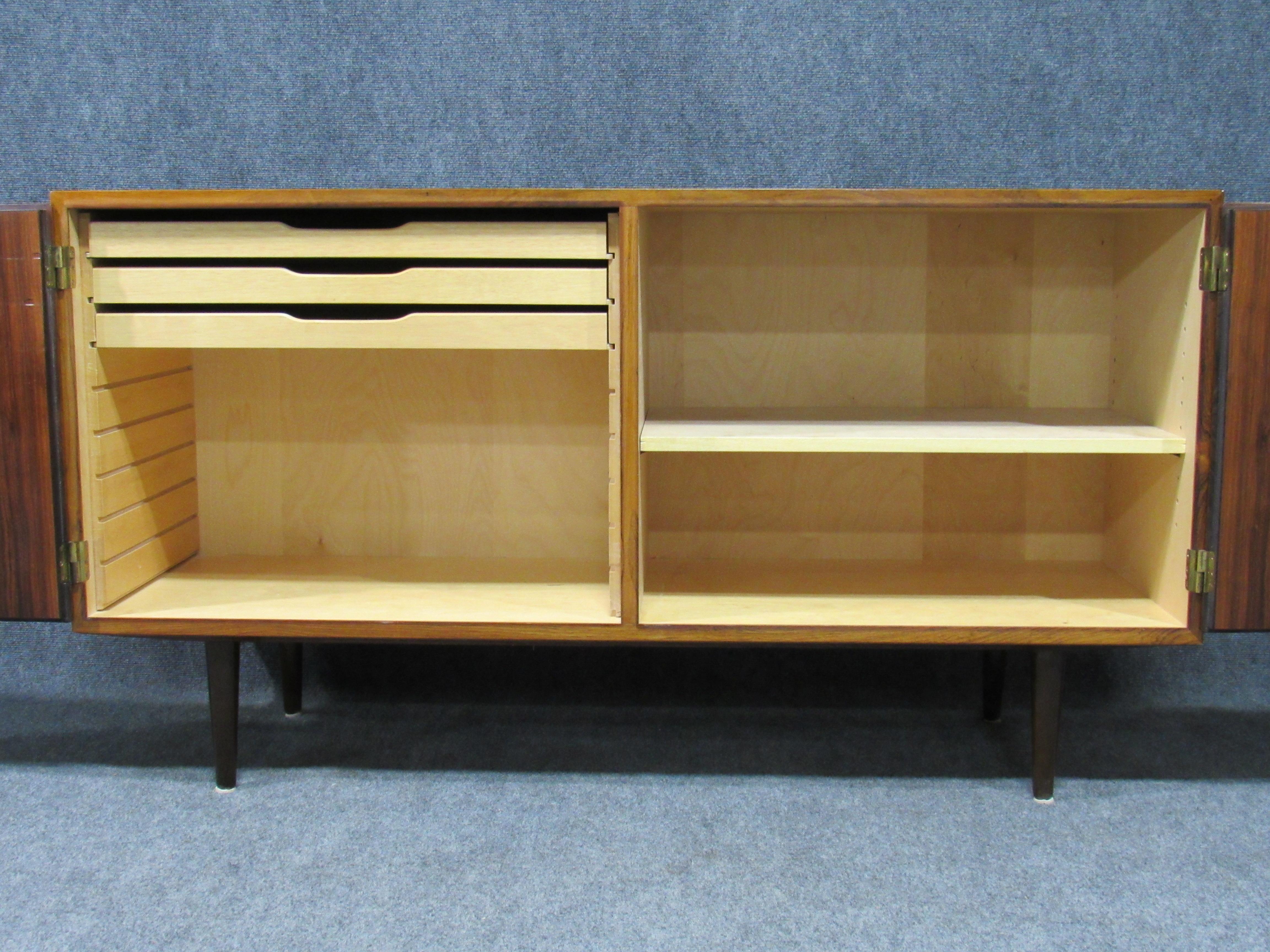 1960s Midcentury Danish Modern Rosewood Credenza Sideboard by Poul Hundevad In Good Condition In Belmont, MA
