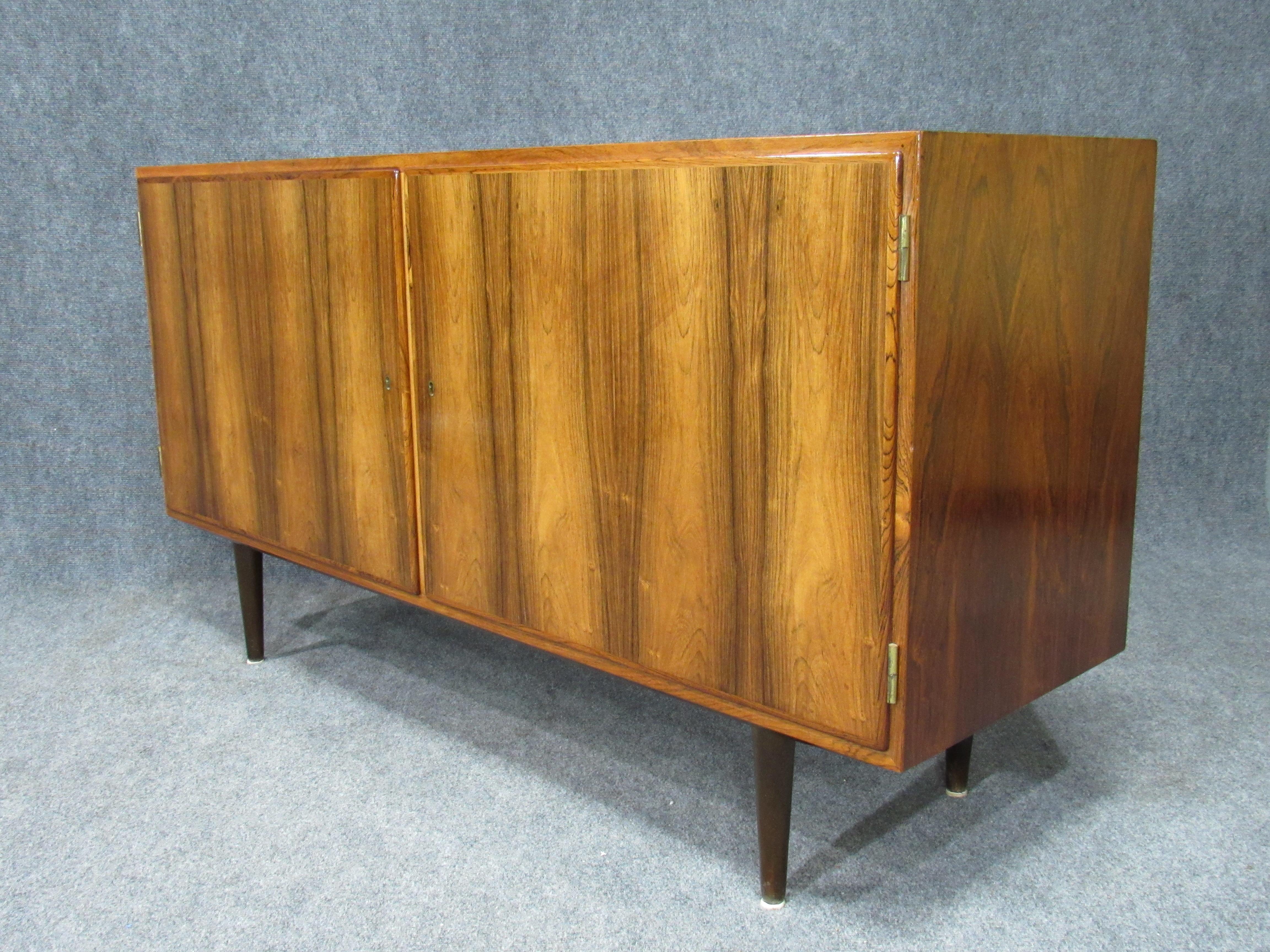 1960s Midcentury Danish Modern Rosewood Credenza Sideboard by Poul Hundevad 4