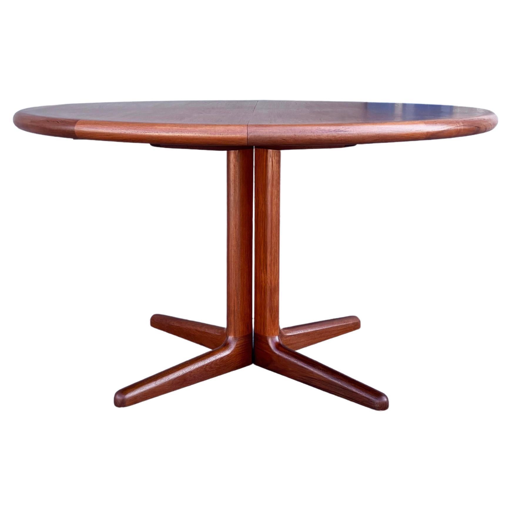1960s Mid Century Danish Modern Teak Dining Table (Refinished) en vente