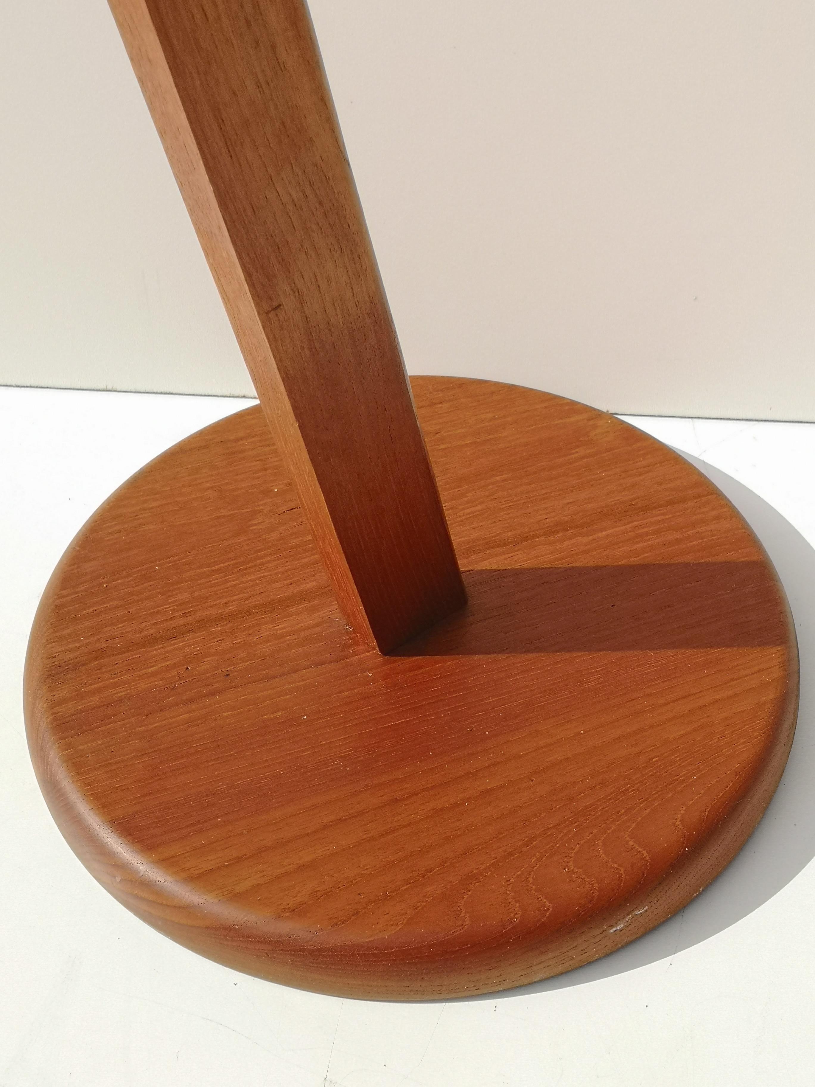 1960er Jahre Midcentury Danish Modern Teak Stehlampe im Angebot 1