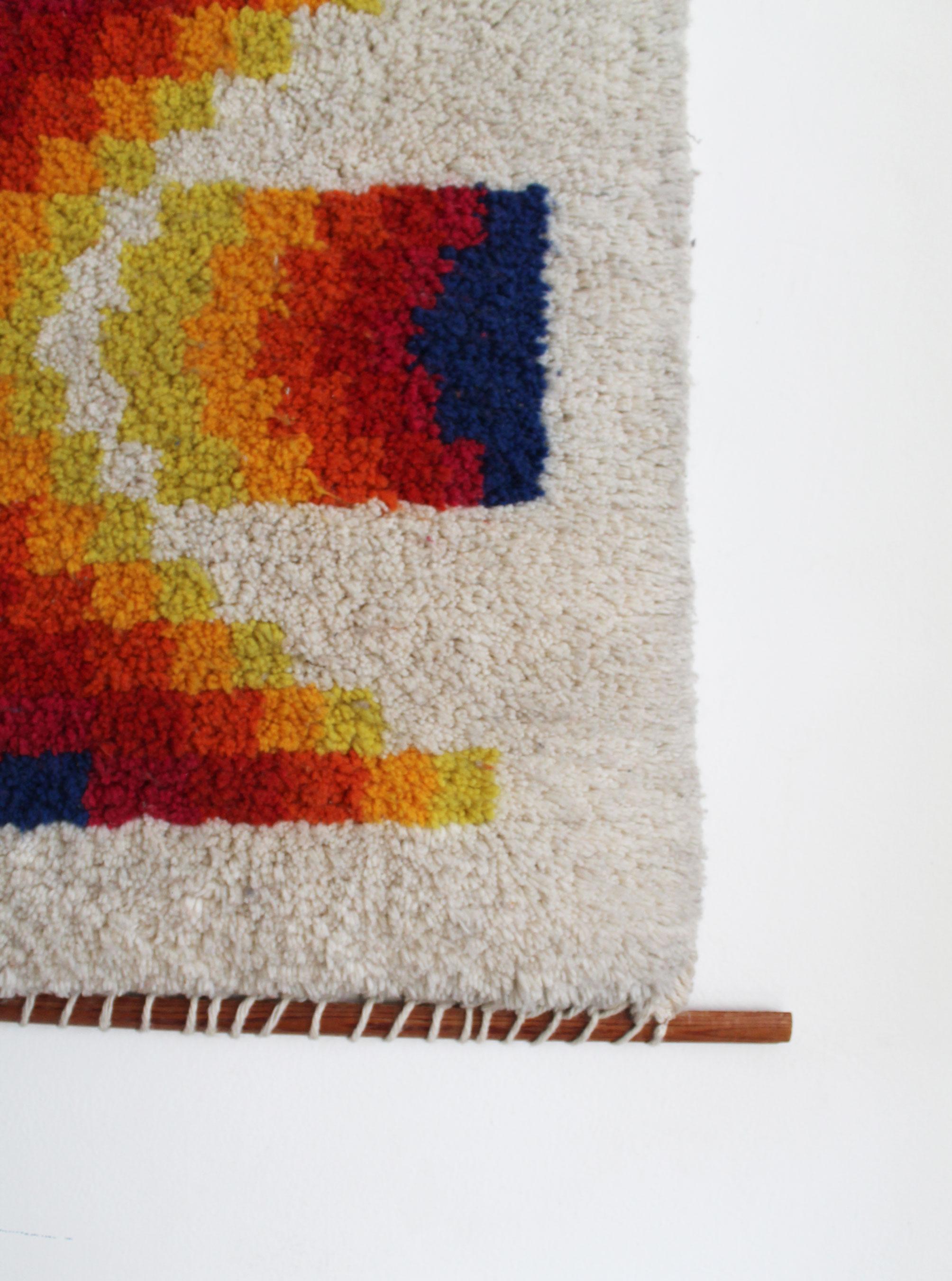 1960's Mid Century Decorative Wall Rug In Good Condition For Sale In Brno, CZ