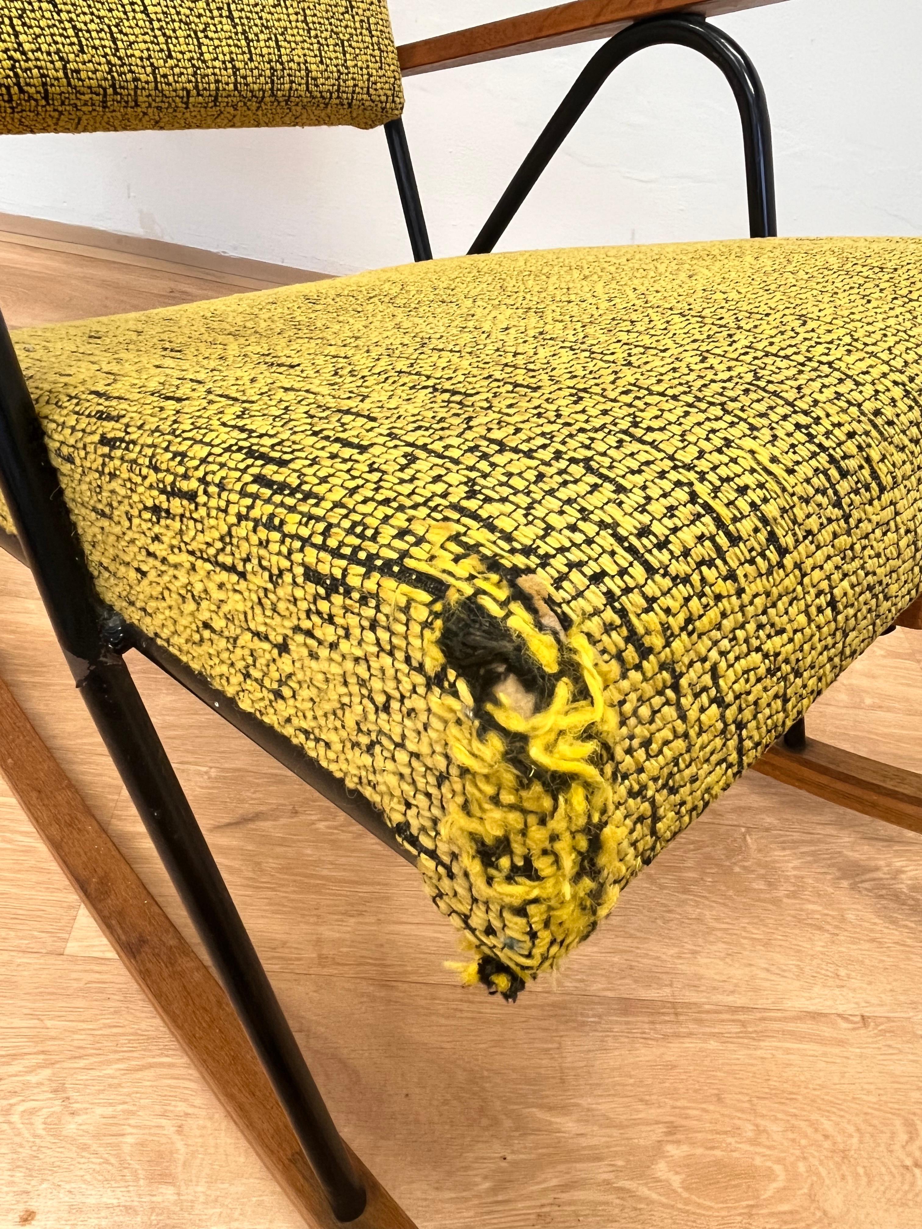 Sedia a dondolo di design del Mid Century degli anni '60 - Cecoslovacchia in vendita 1