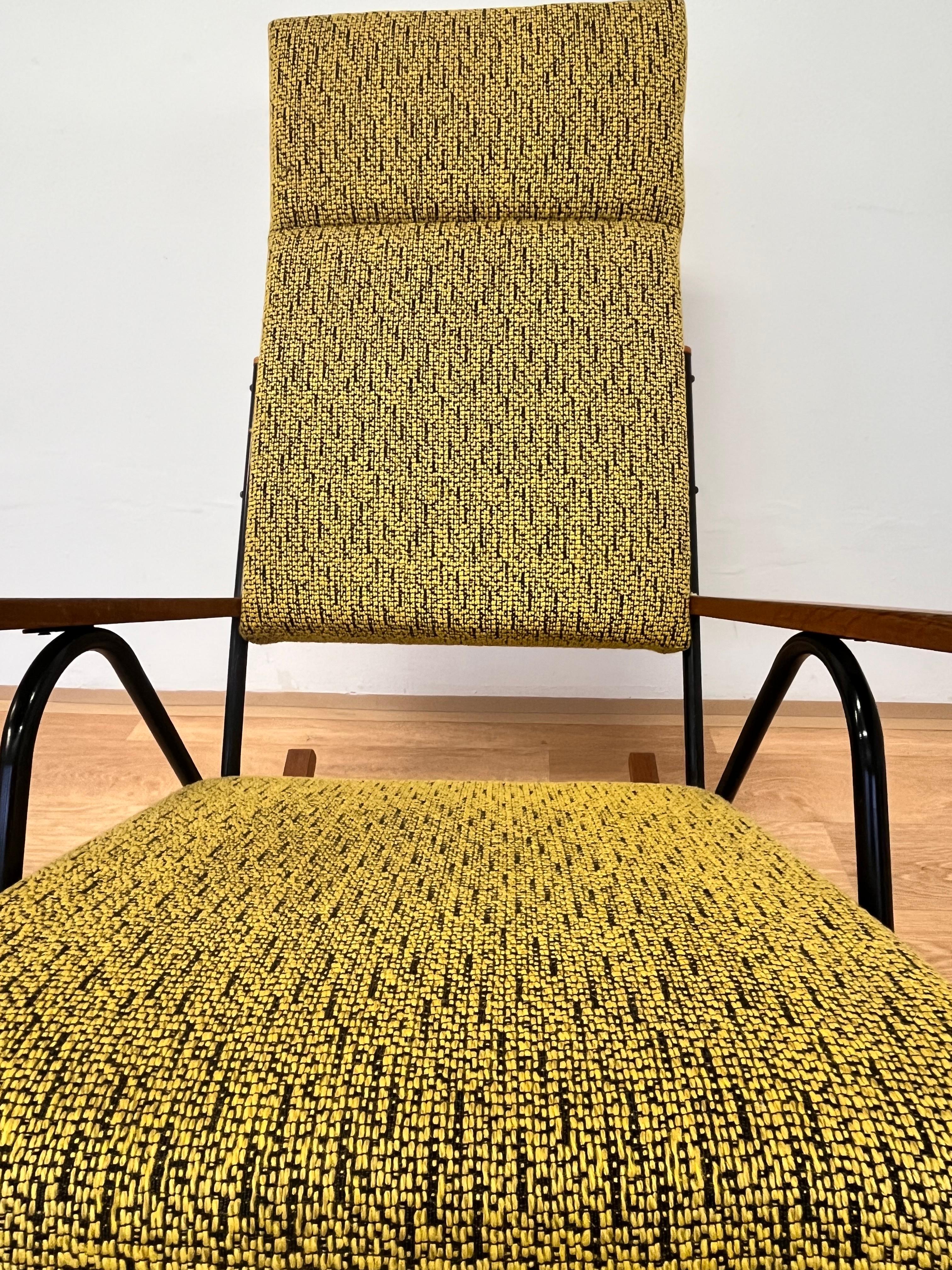 Sedia a dondolo di design del Mid Century degli anni '60 - Cecoslovacchia in vendita 2