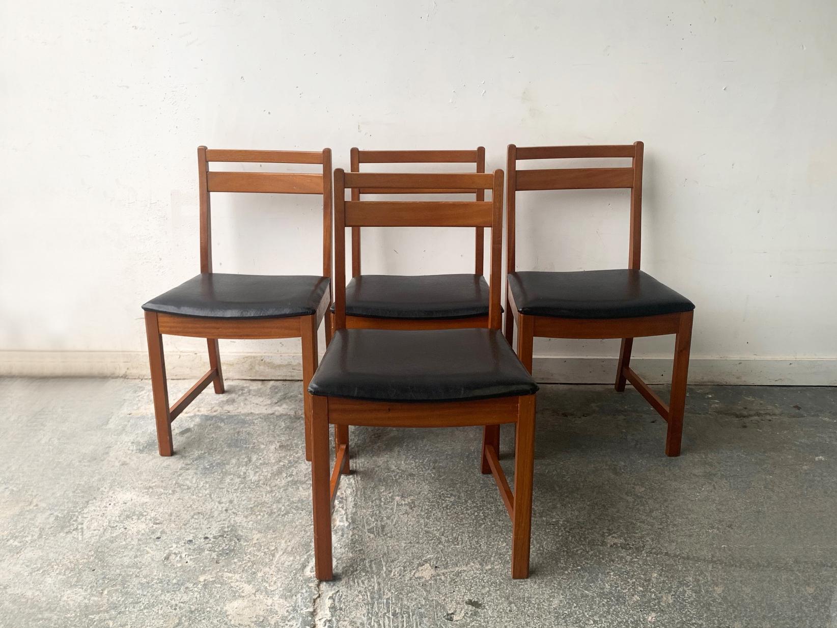 1960’s mid century dining set by Mcintosh of Kirkcaldy In Good Condition In London, GB