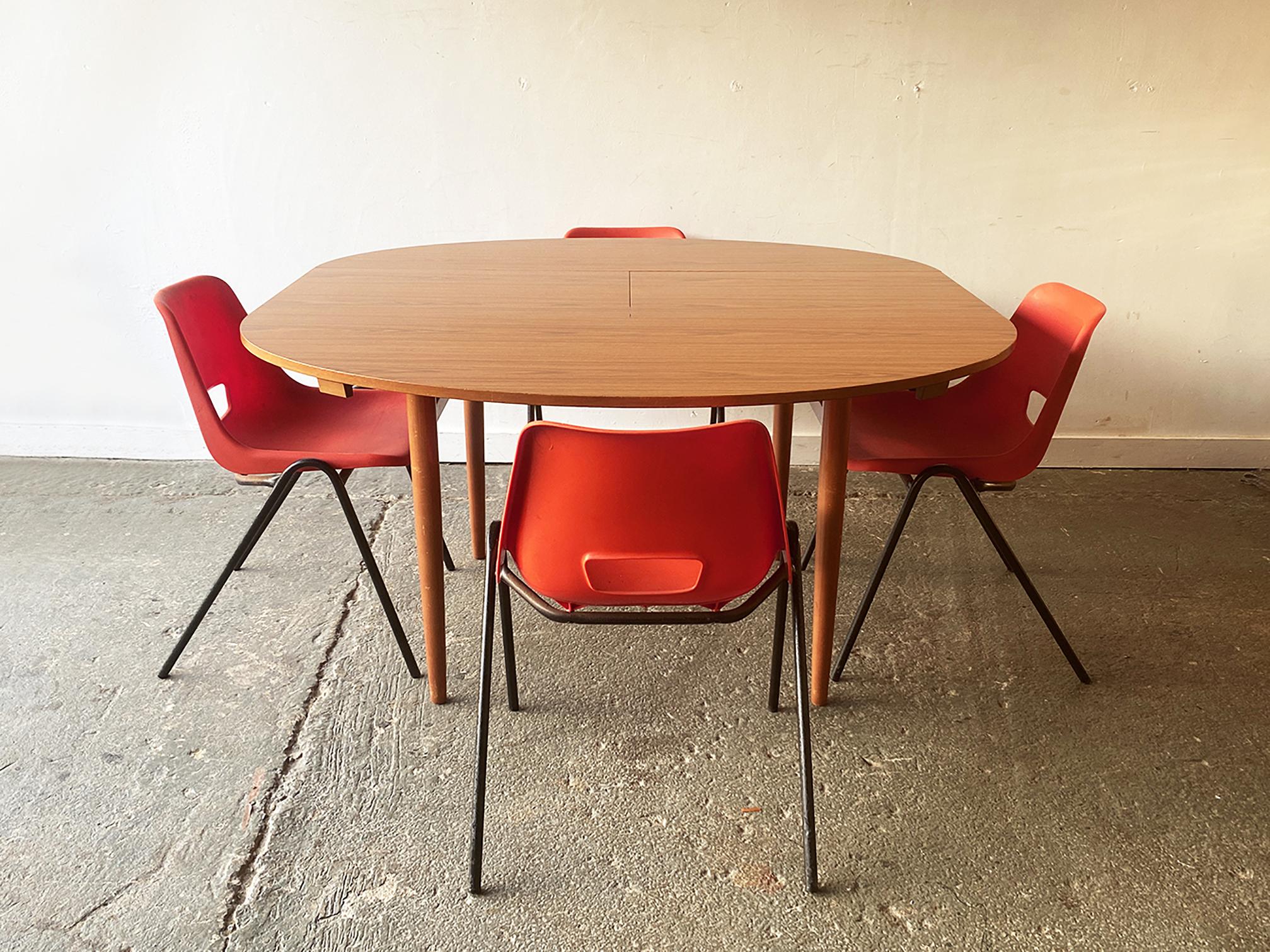 1960s Mid-Century dining set by Schreiber Furniture and AB tubular Products In Good Condition In London, GB