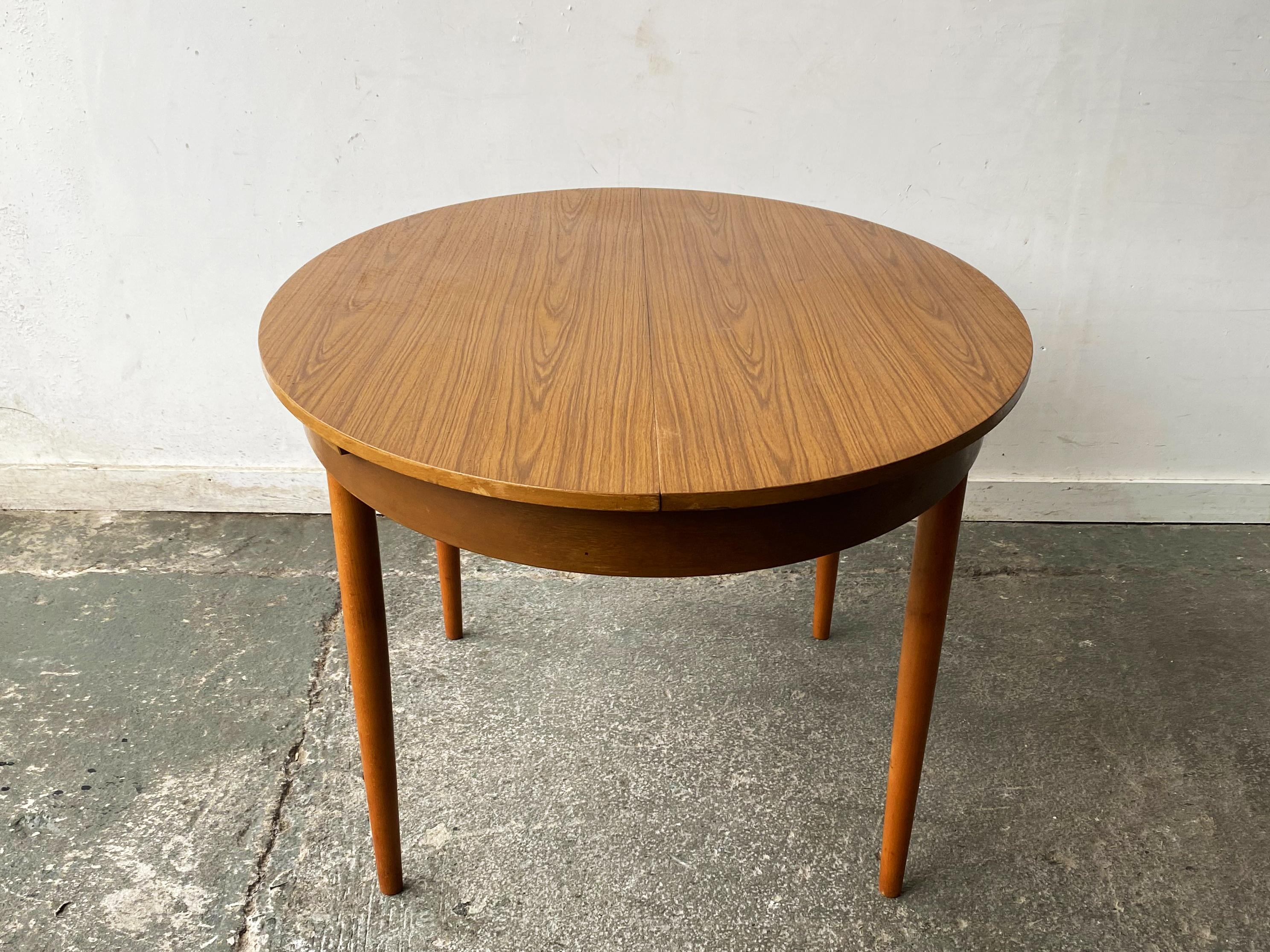 20th Century 1960s Mid-Century dining table and dining chairs by Schreiber Furniture For Sale