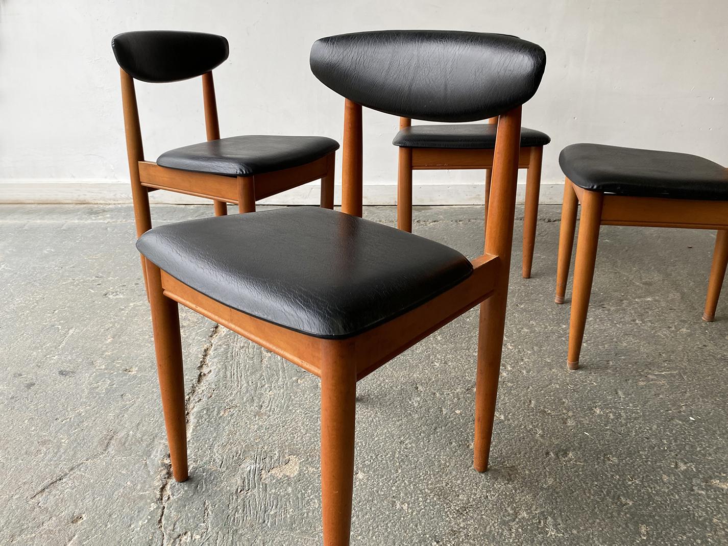 Faux Leather 1960s Mid-Century dining table and dining chairs by Schreiber Furniture For Sale