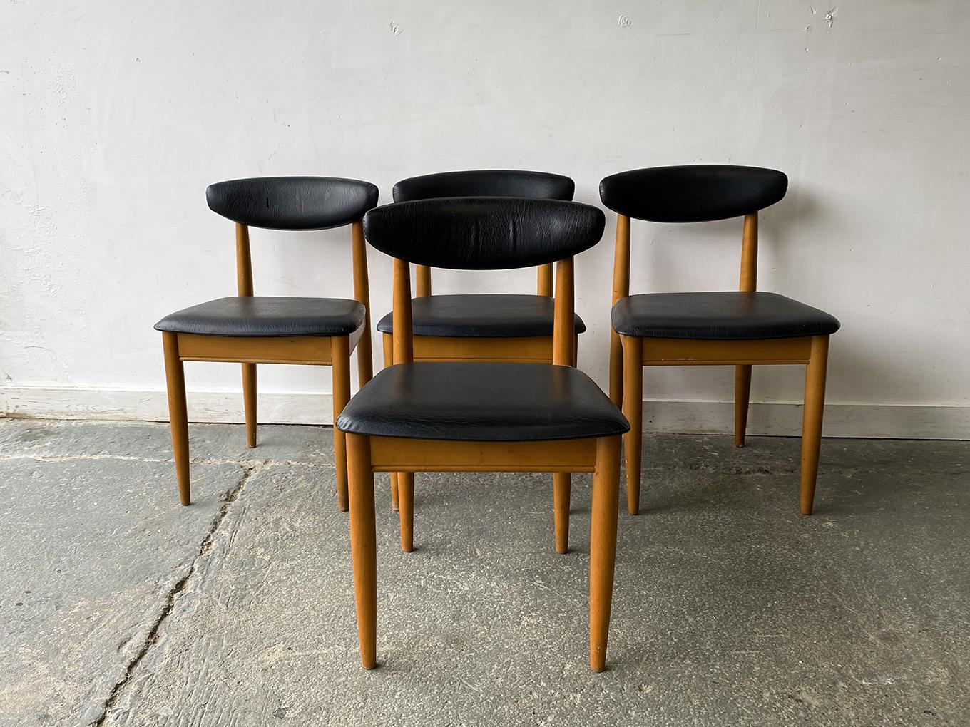 1960s Mid-Century dining table and dining chairs by Schreiber Furniture For Sale 1