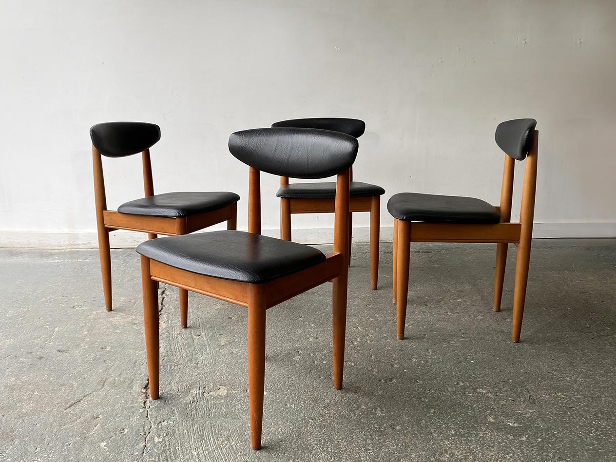 1960s Mid-Century dining table and dining chairs by Schreiber Furniture For Sale 2