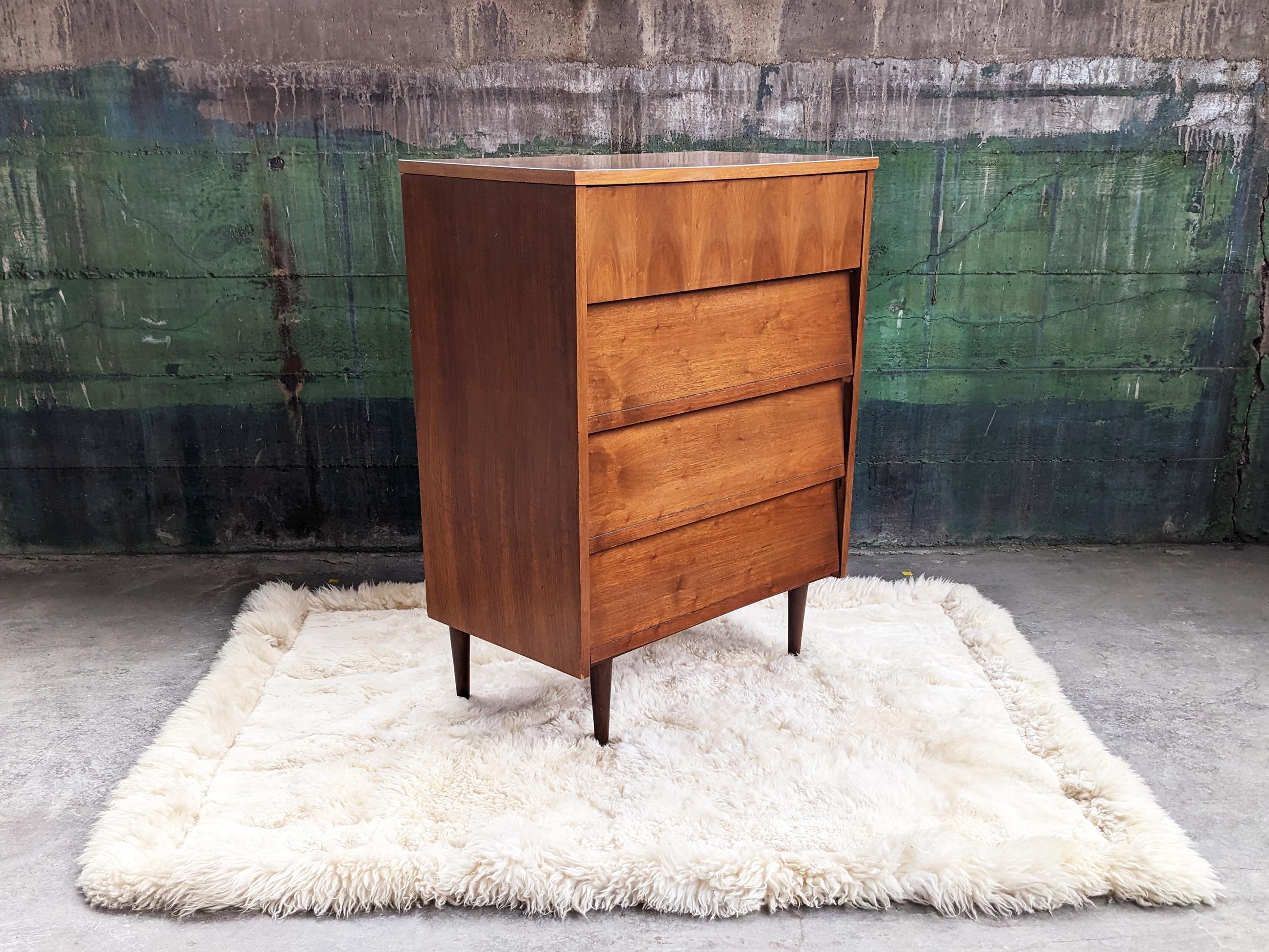 American 1960s Mid Century Dresser, 4 Drawers, Tapered Danish Legs, Bar Storage, With Ven For Sale