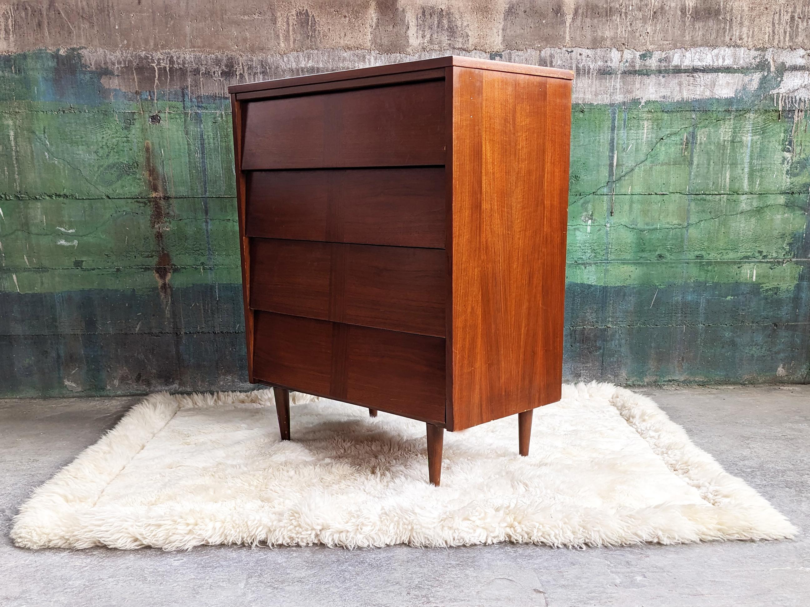 1960s Mid Century Dresser, 4 Drawers, Tapered Danish Legs In Good Condition For Sale In Madison, WI