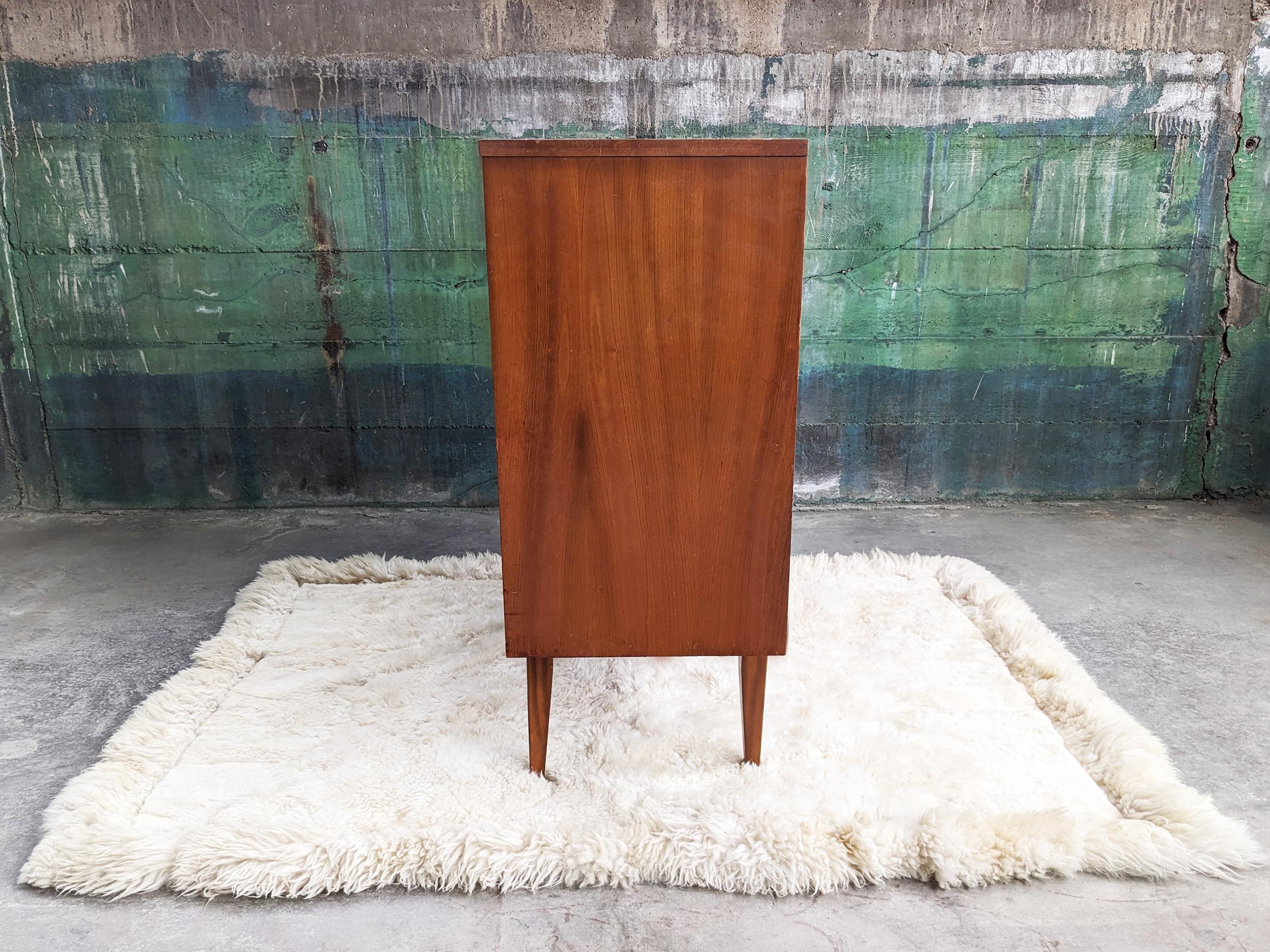 1960s Mid Century Dresser, 4 Drawers, Tapered Danish Legs In Good Condition For Sale In Madison, WI