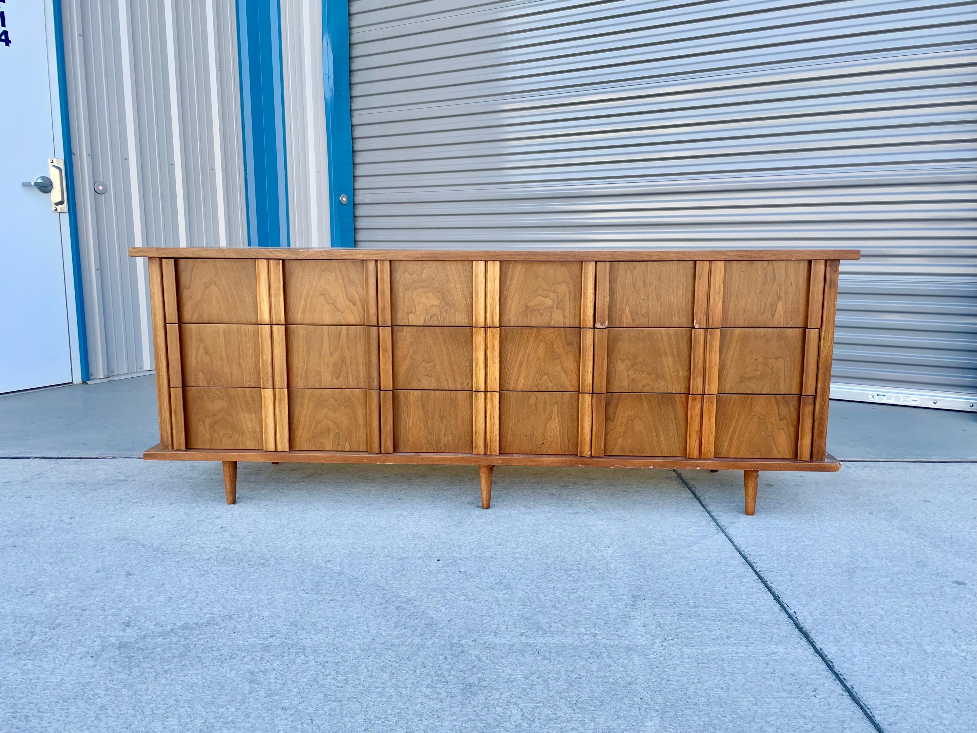1960s Mid Century Dresser by American of Martinsville In Good Condition In North Hollywood, CA
