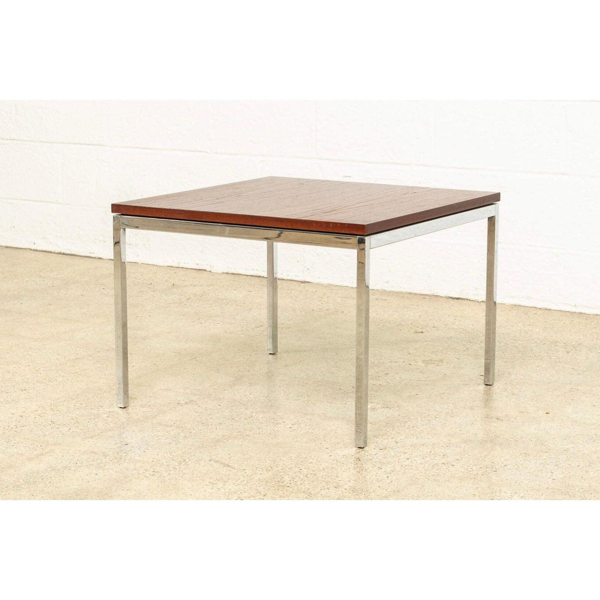 1960s Midcentury Florence Knoll Square Coffee Table in Walnut In Good Condition In Detroit, MI